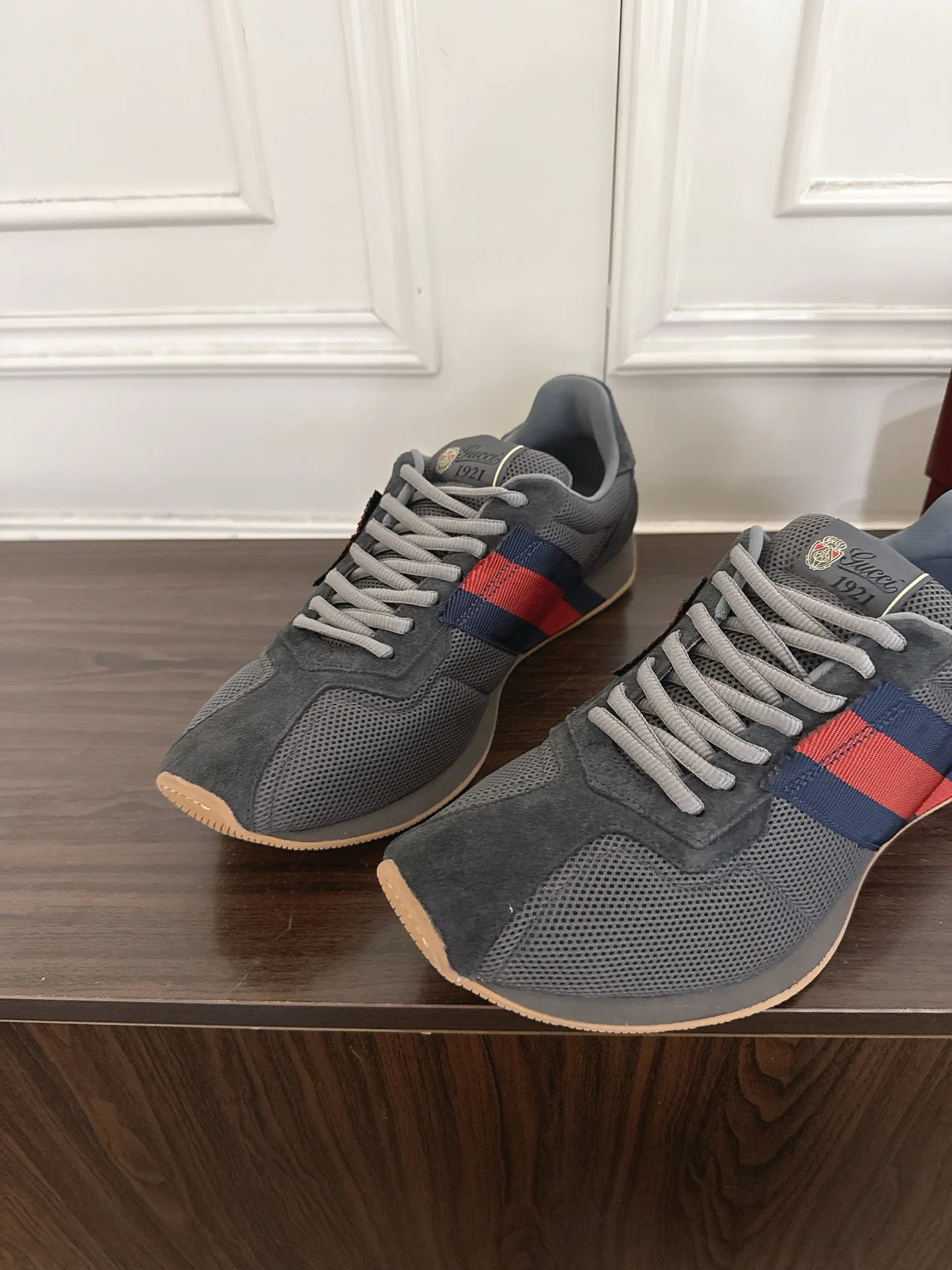 Кроссовки Женские Gucci 17946892