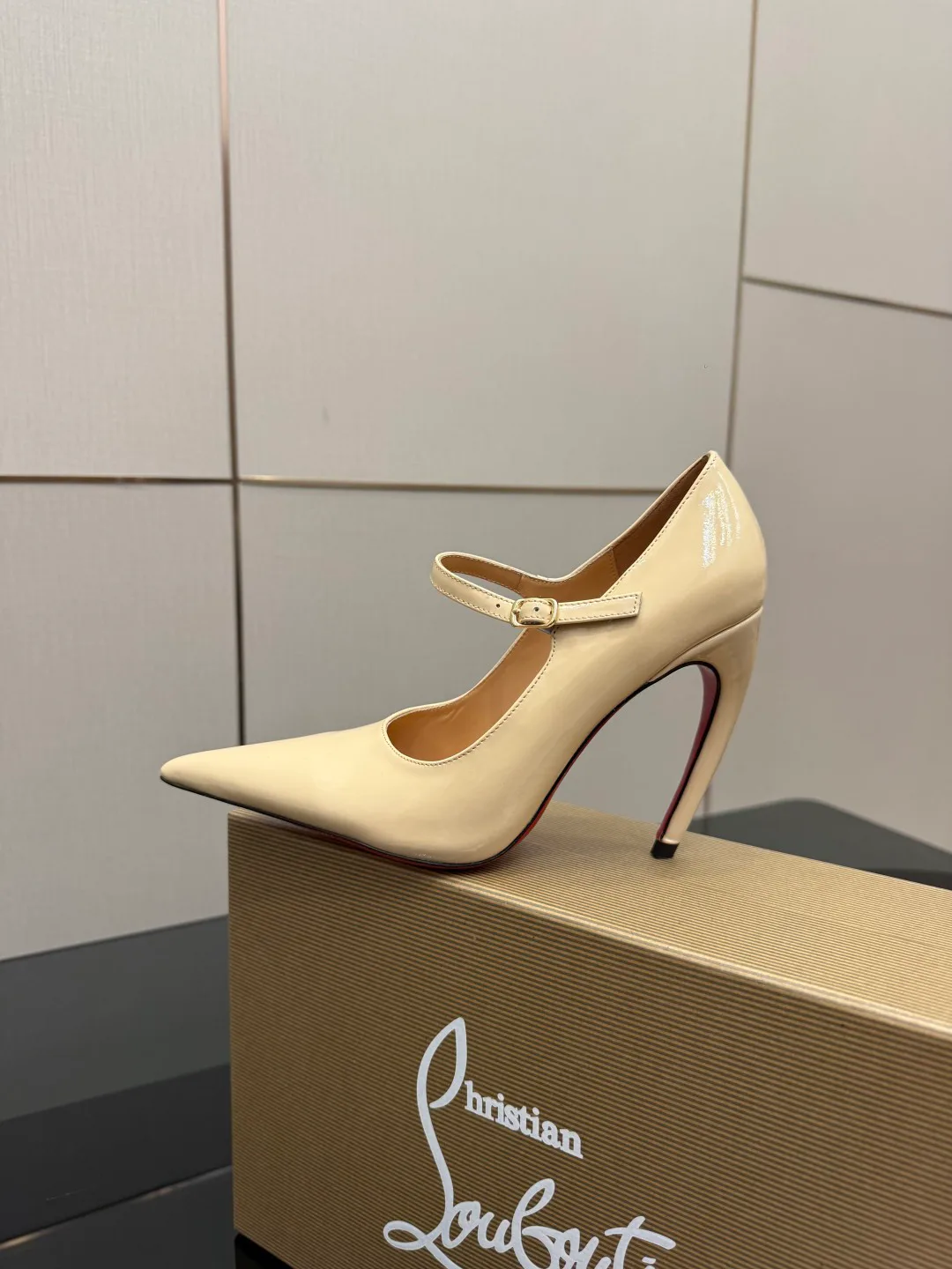 Туфли Женские Christian Louboutin 5052088