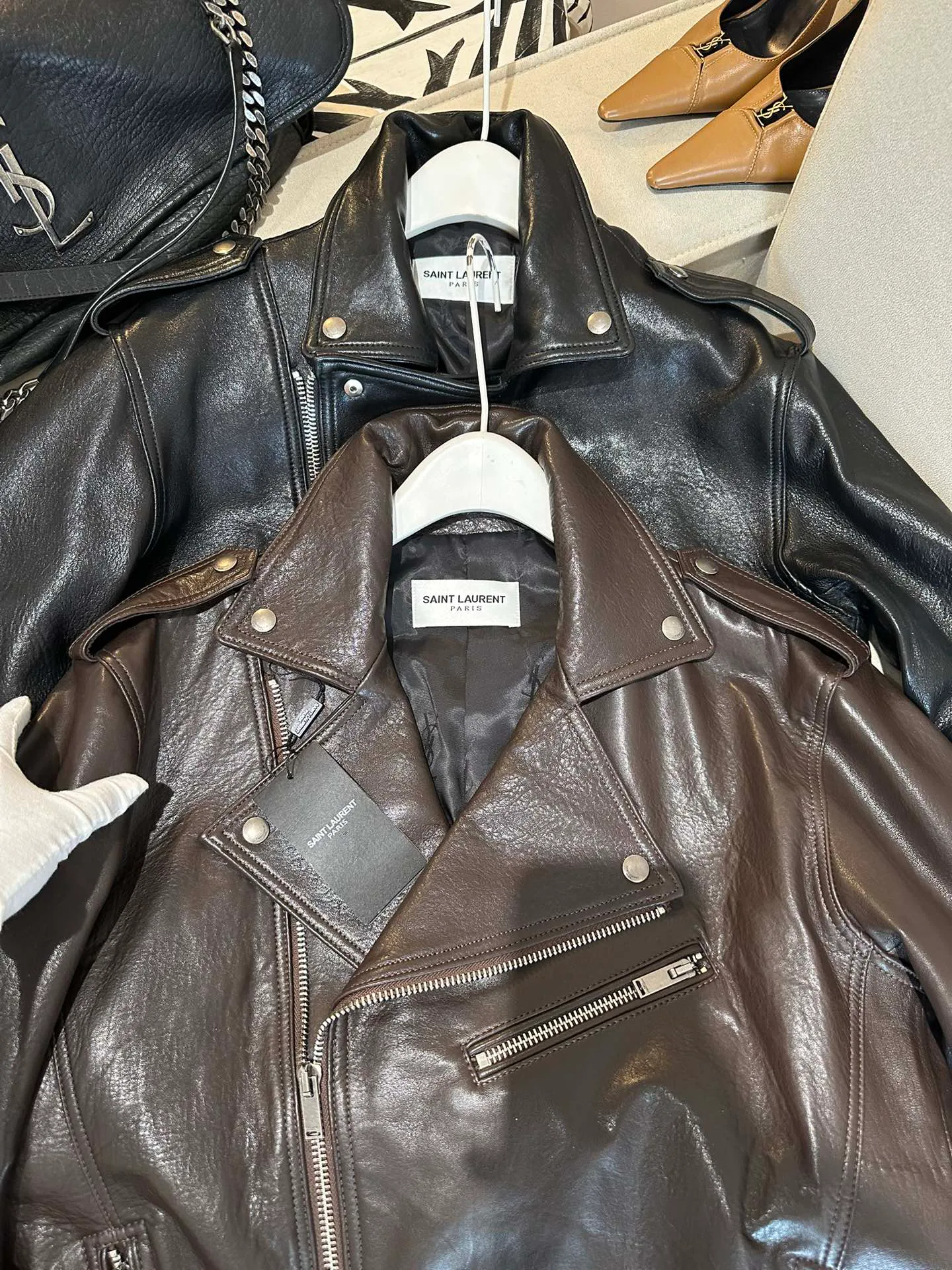 Кожаные Куртки И Дублёнки Женские Saint Laurent 11679688