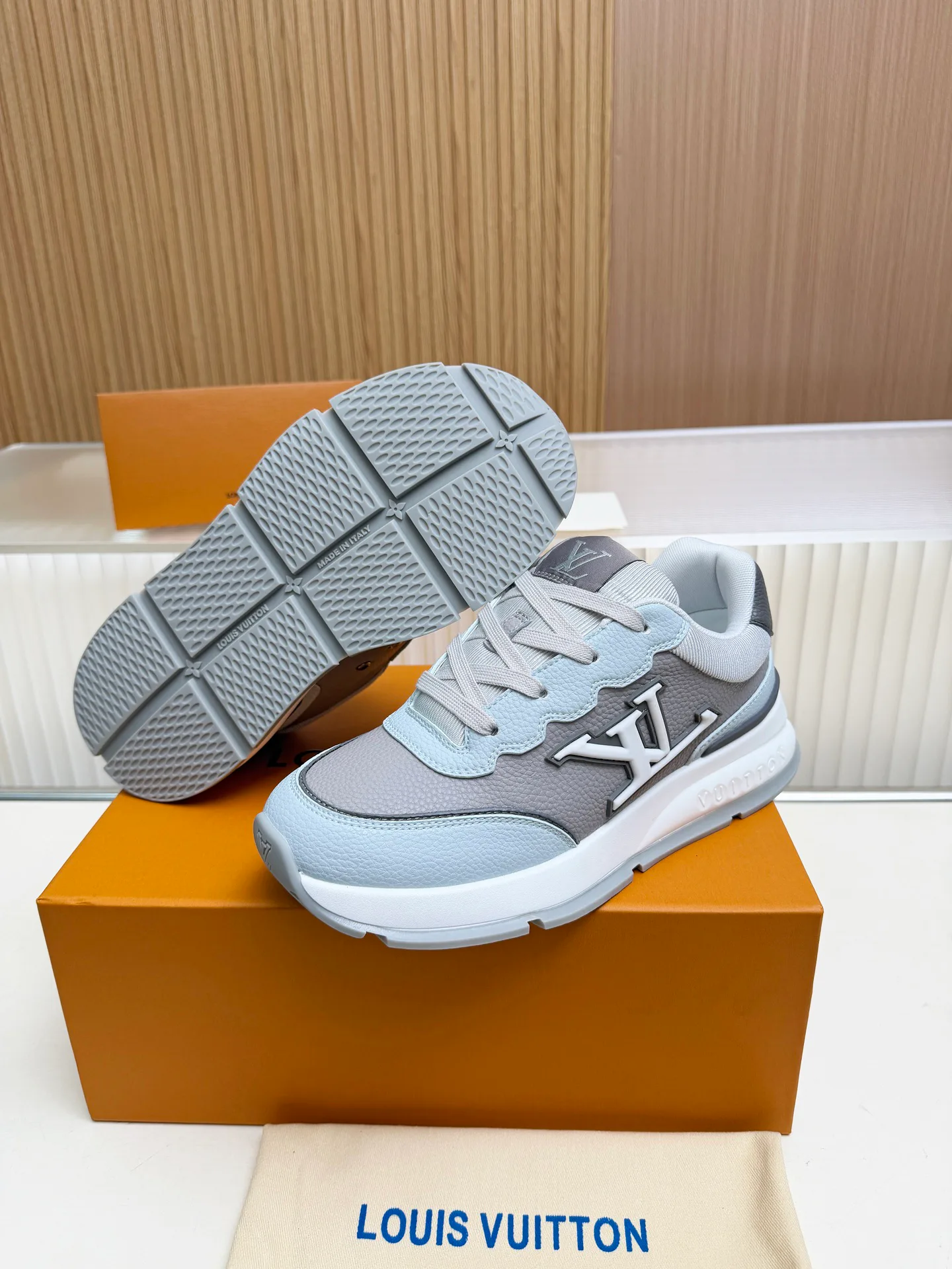 Кроссовки Женские Louis Vuitton 18212257