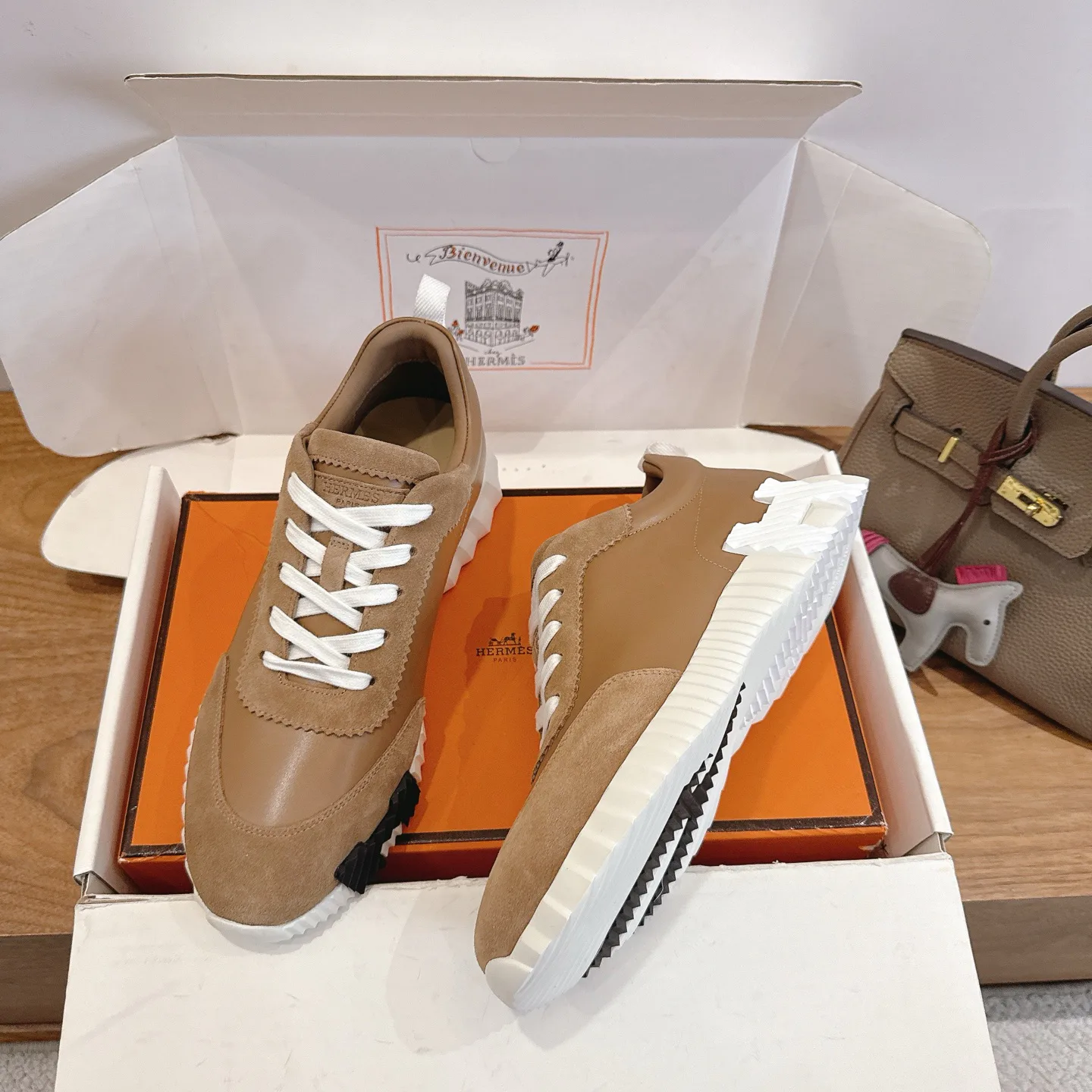 Кроссовки Женские Hermes 18963752