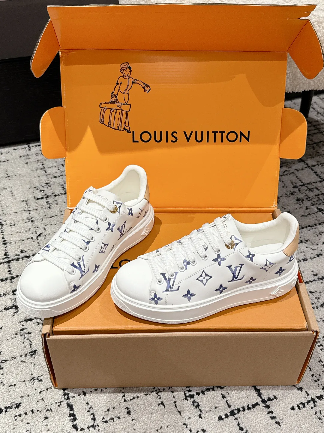 Кроссовки Женские Louis Vuitton 4502489