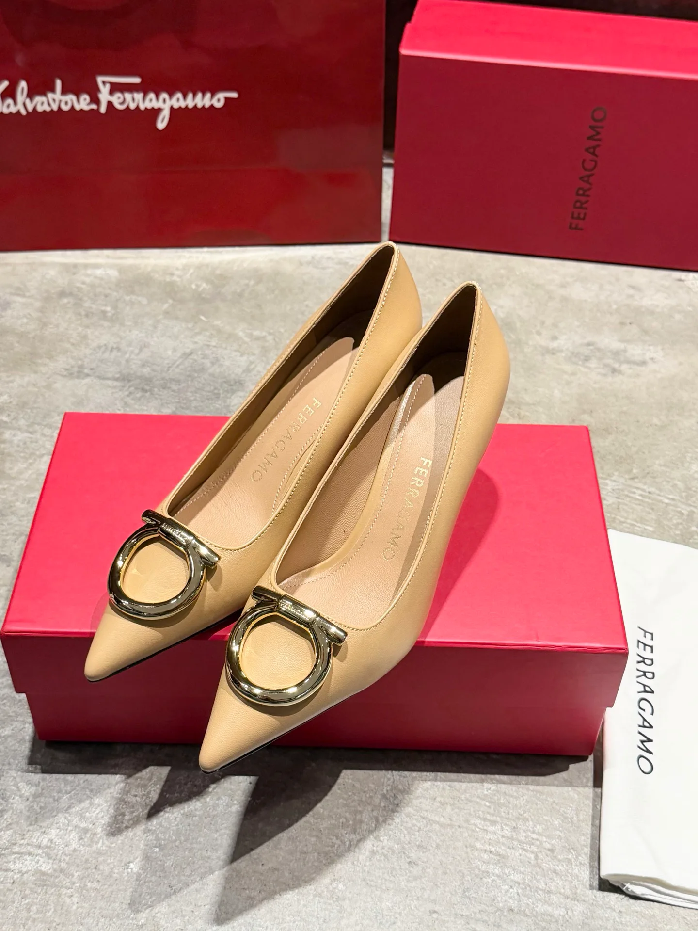 Туфли Женские Salvatore Ferragamo 17897968