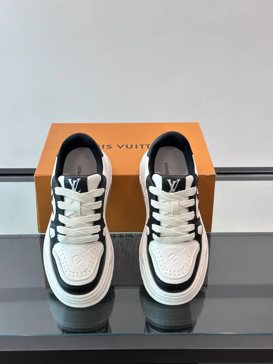 Кроссовки Мужские Louis Vuitton 18754301