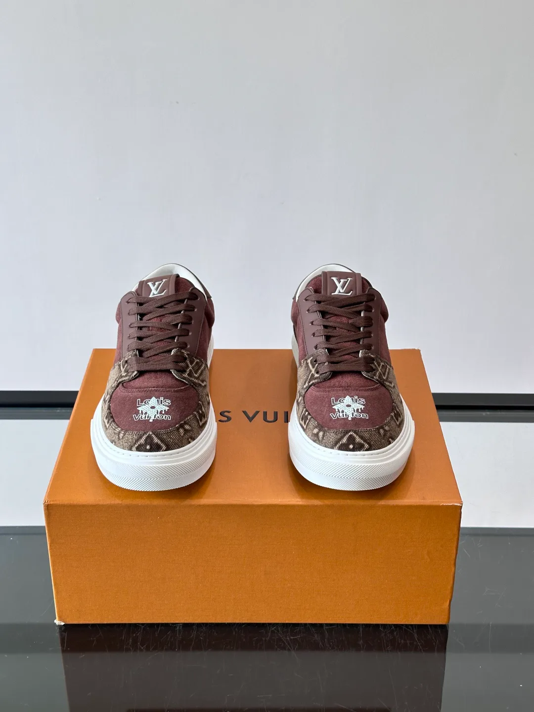 Кроссовки Женские Louis Vuitton 17037734