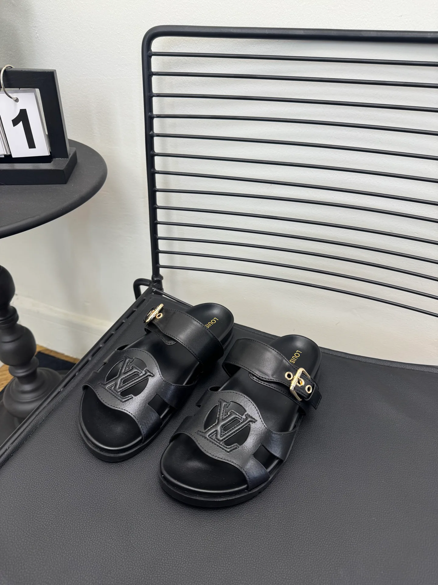 Шлепанцы Женские Louis Vuitton 11228821