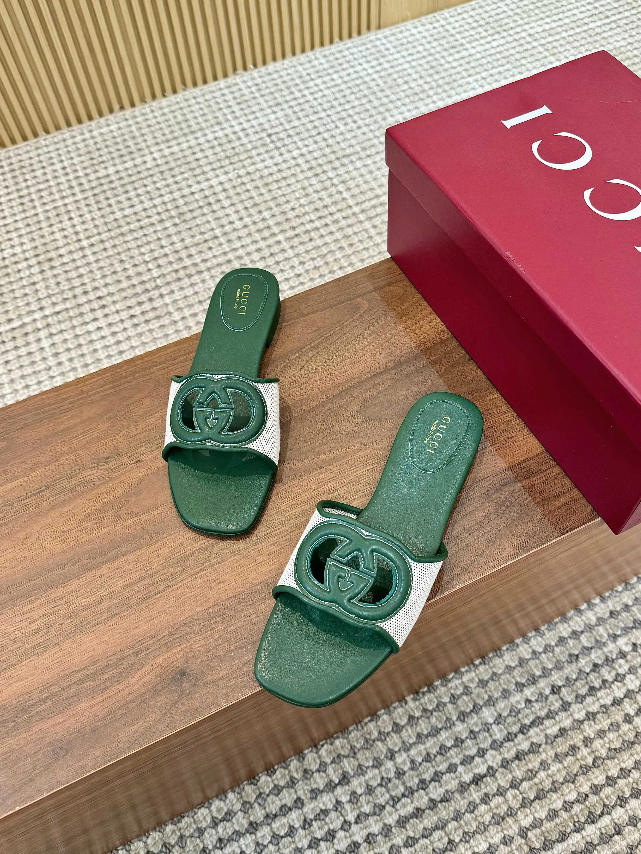Шлепанцы Женские Gucci 11890977