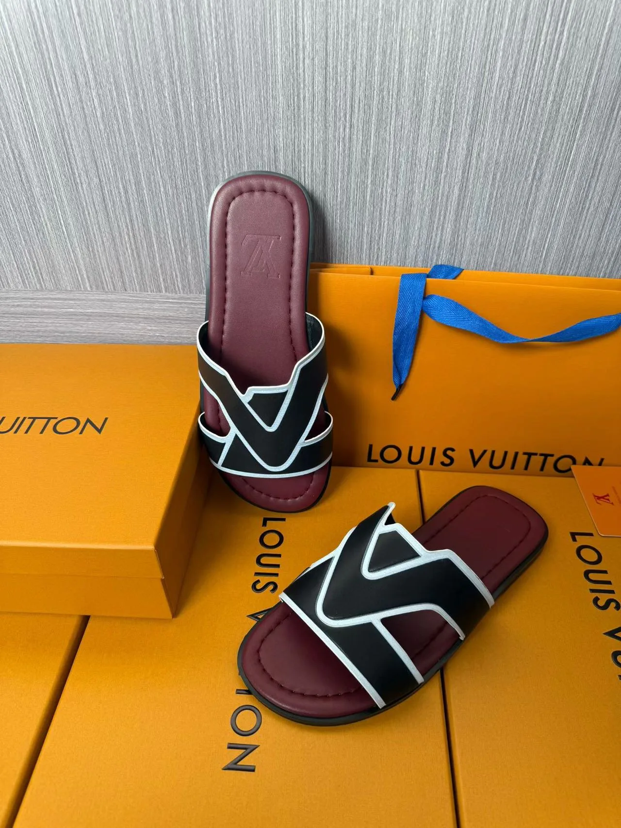 Шлепанцы Женские Louis Vuitton 1845031