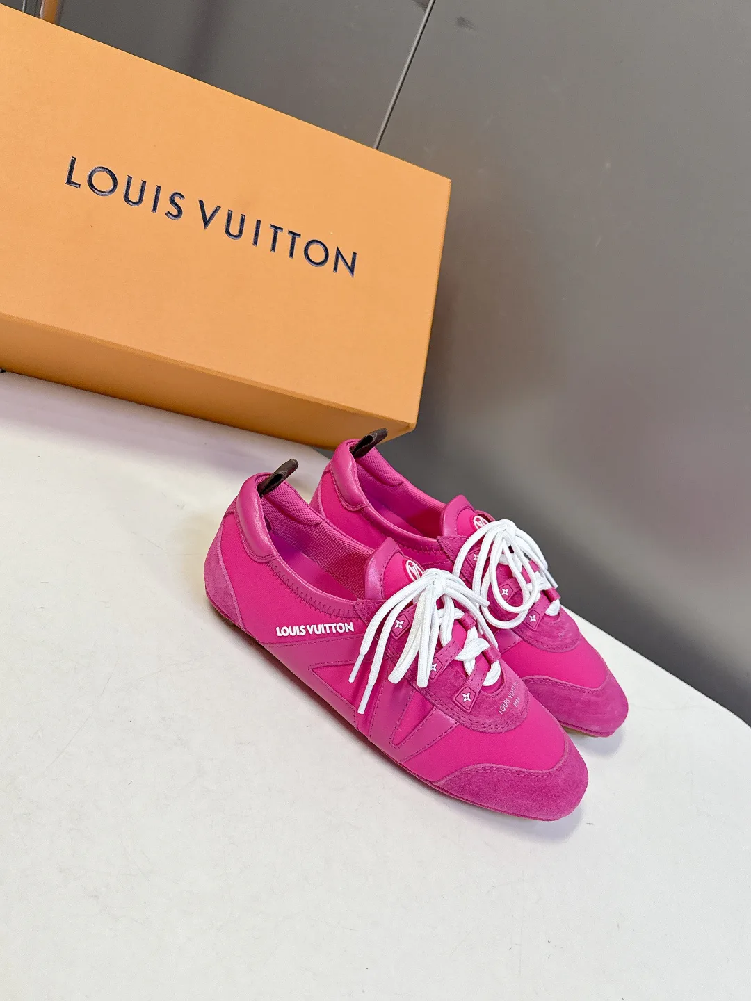 Кроссовки Женские Louis Vuitton 1480735