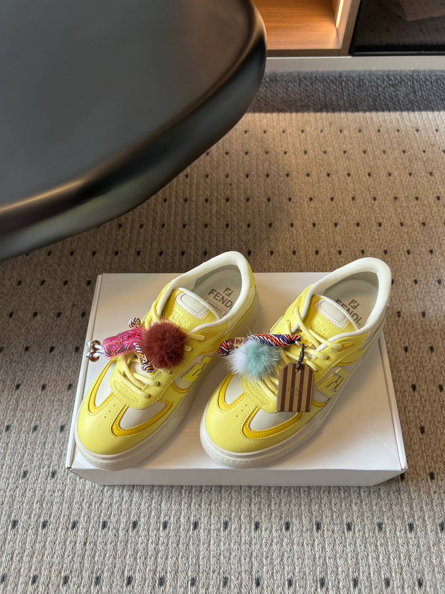 Кроссовки Женские Fendi 17190589