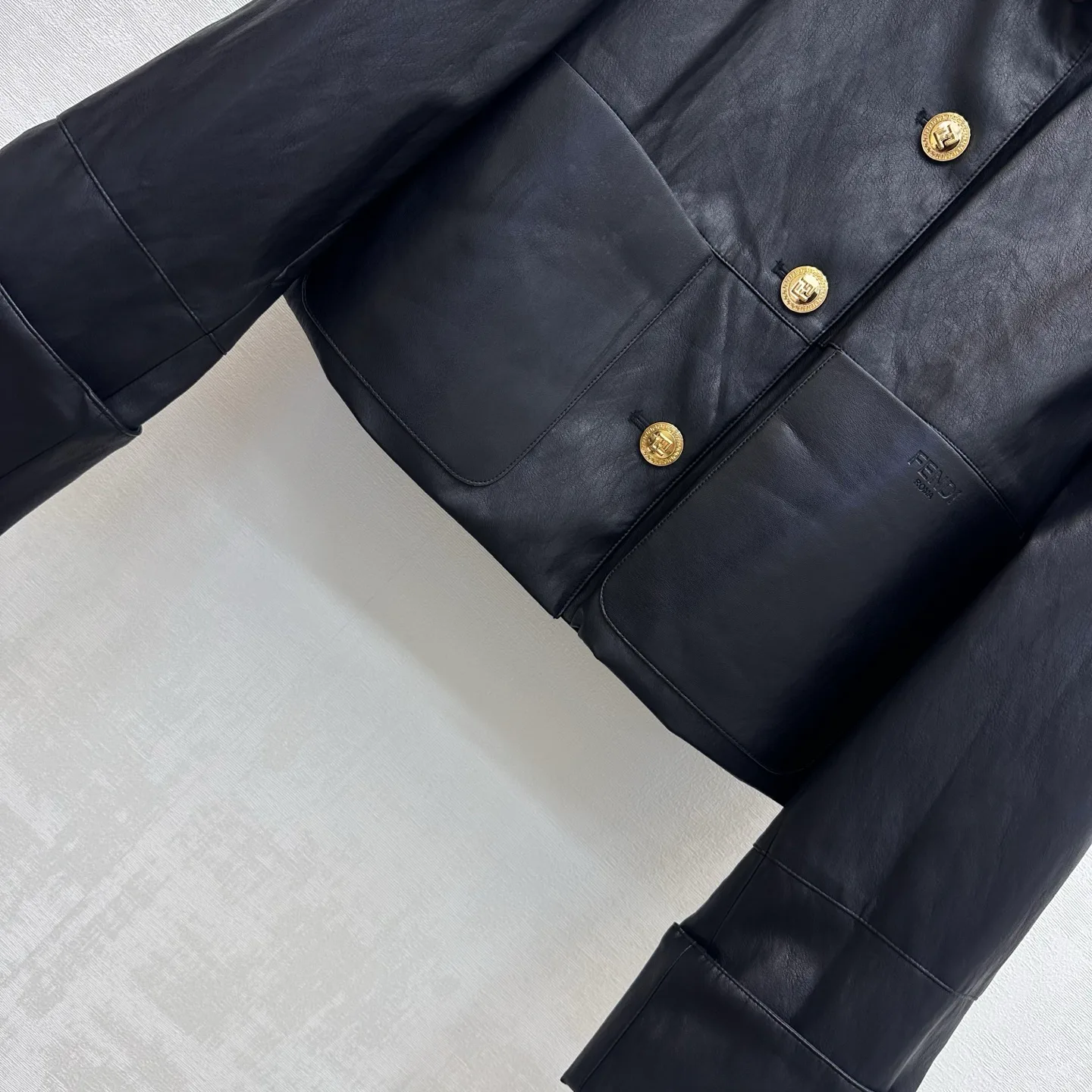 Кожаные Куртки И Дублёнки Женские Fendi 18432098