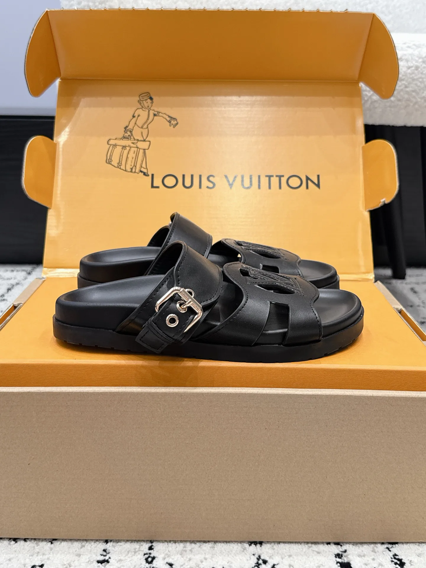 Шлепанцы Женские Louis Vuitton 17522798