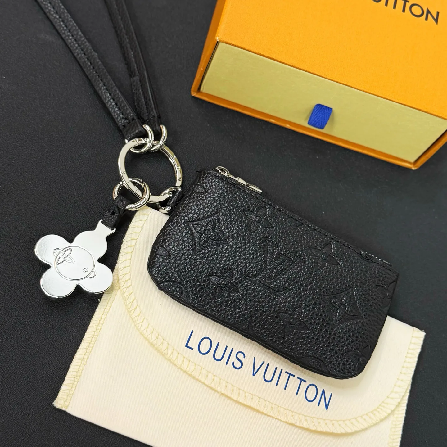 Клатчи Женские Louis Vuitton 2546479
