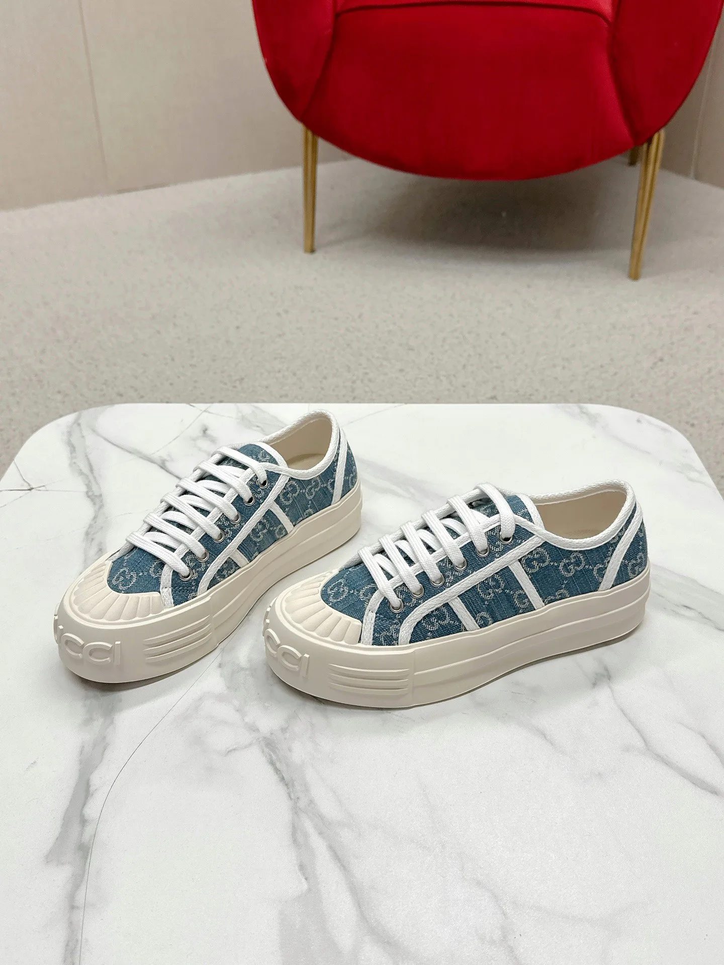 Кроссовки Женские Gucci 17746025