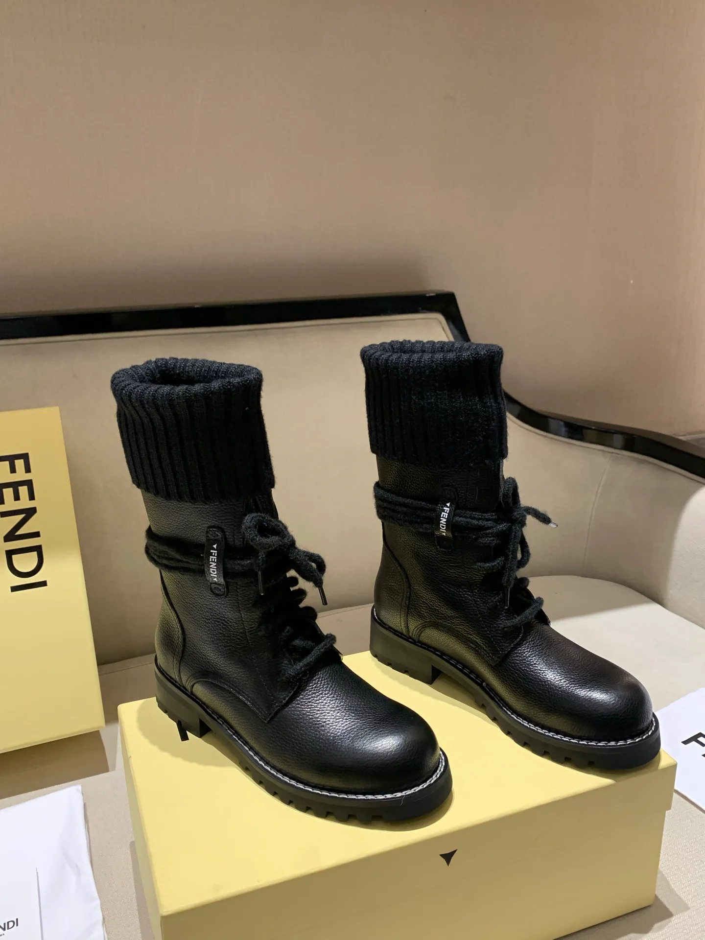 Ботинки Женские Fendi 19609610