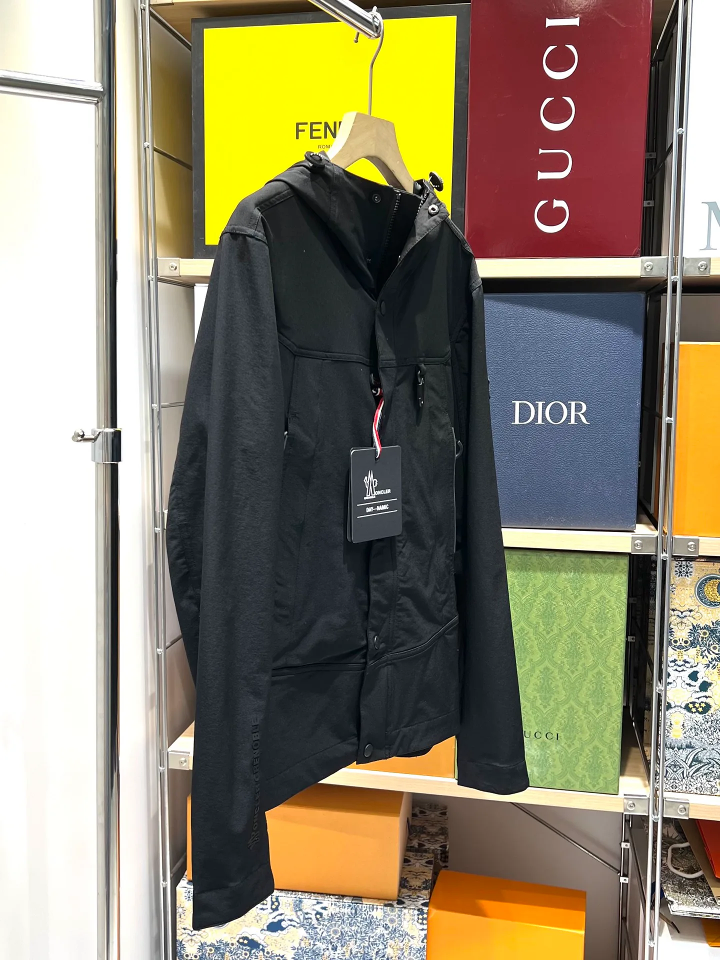 Куртки И Пуховики Мужские Moncler 11909048