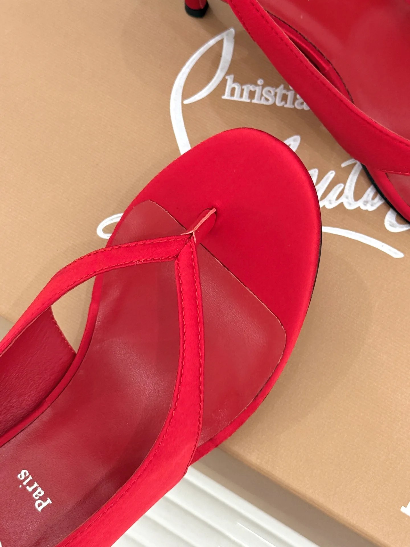 Босоножки Женские Christian Louboutin 18575746