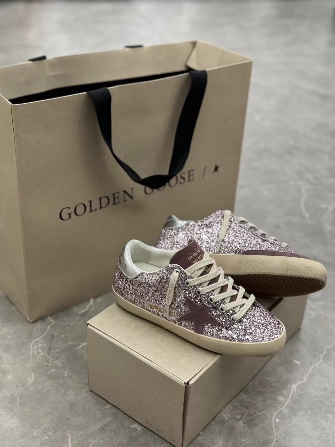 Кроссовки Женские Golden Goose 18265592