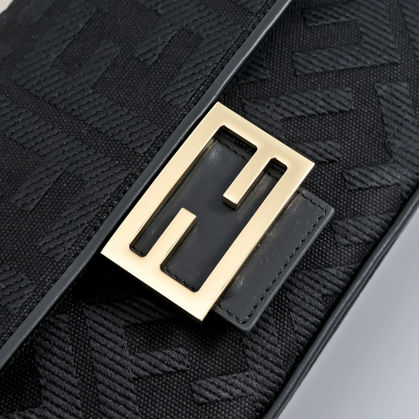 Классические Сумки Женские Fendi 18004259