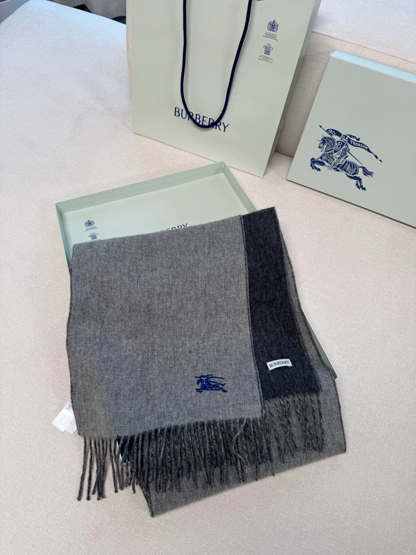 Шарфы Burberry 848587
