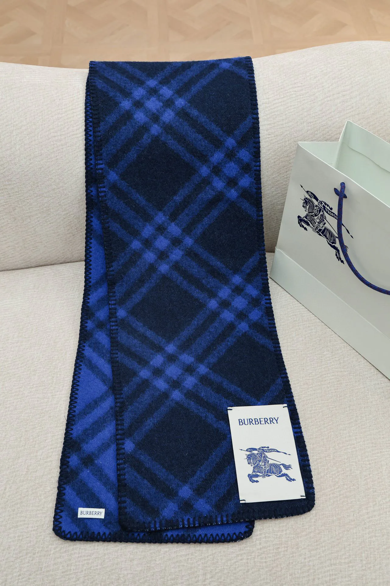 Шарфы Burberry 692756