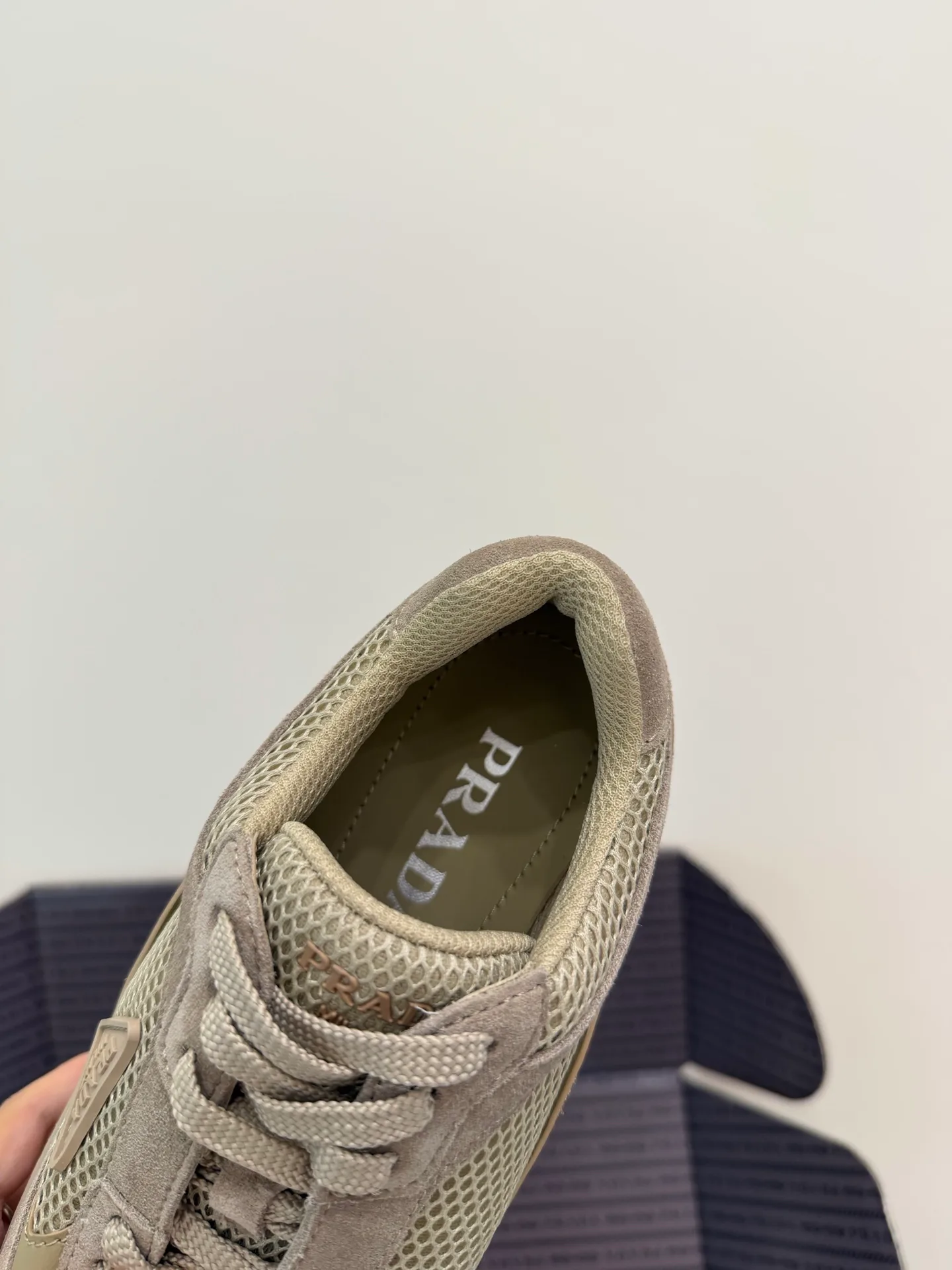 Кроссовки Женские Prada 18933601