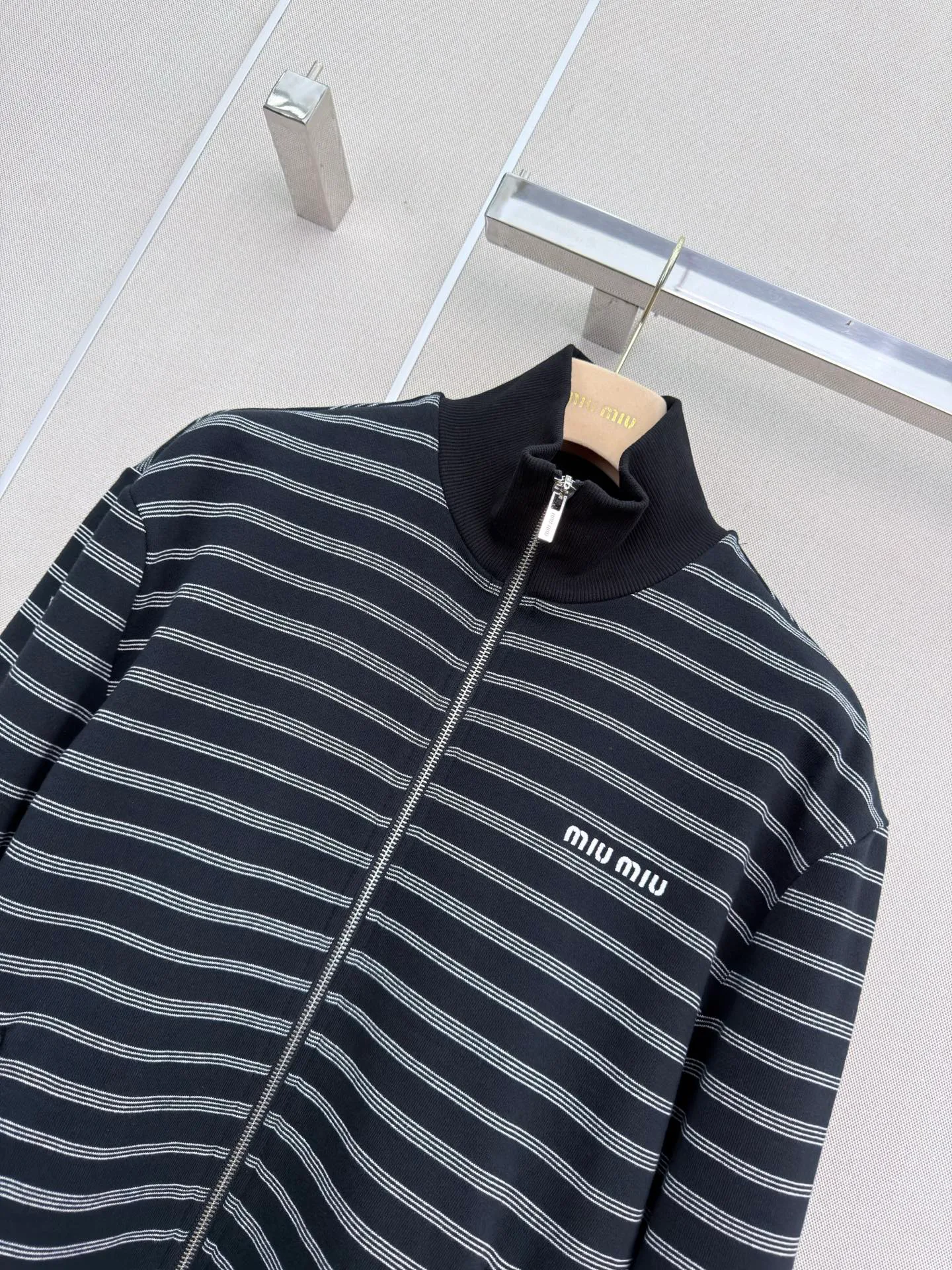 Куртки И Пуховики Женские Miu Miu 18245772