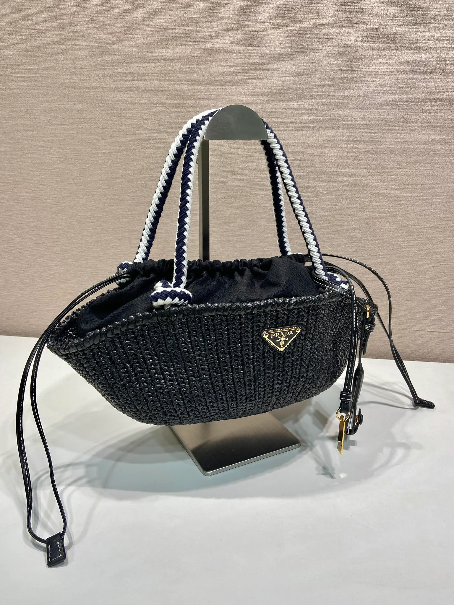 Классические Сумки Женские Prada 11565753