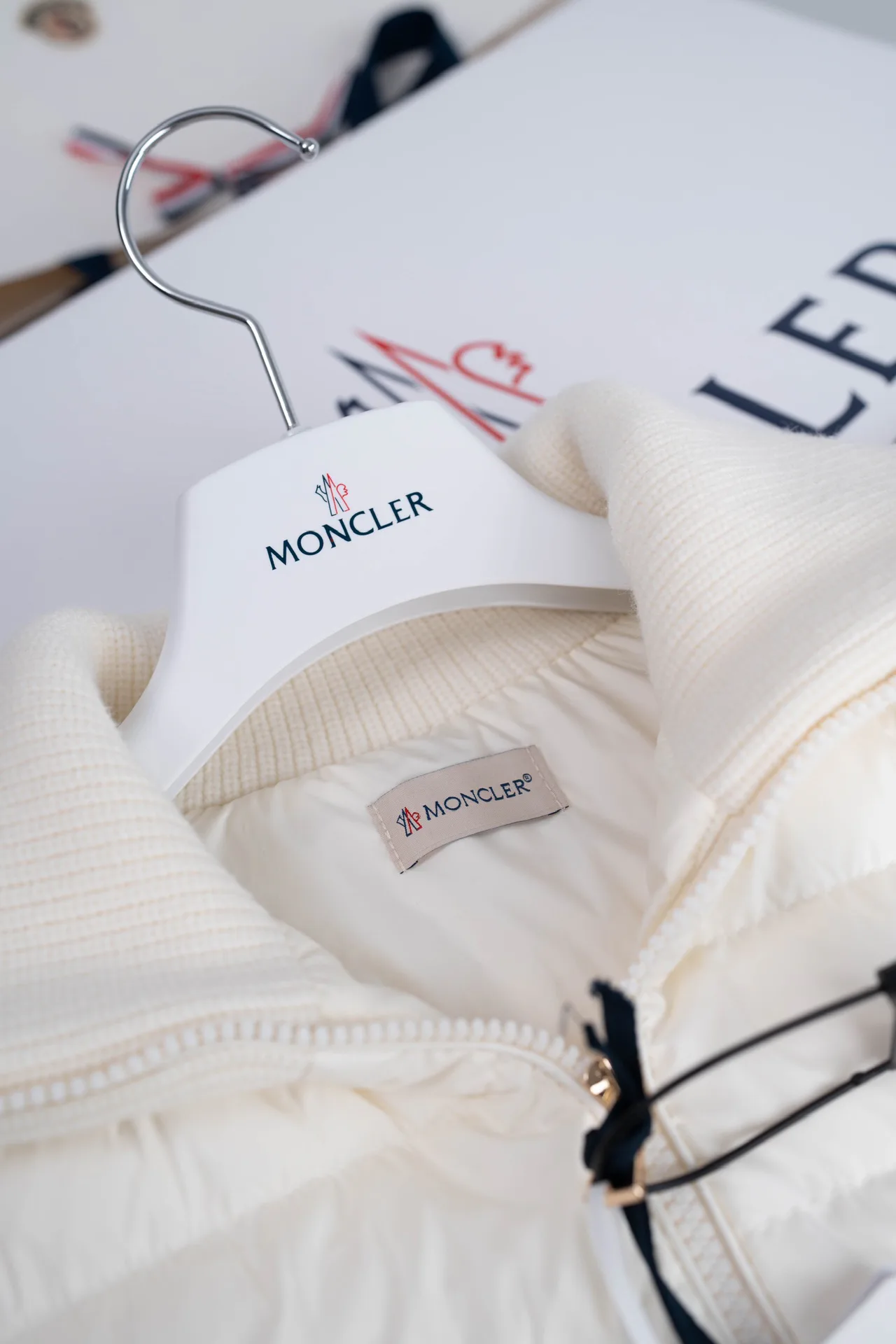 Куртки И Пуховики Женские Moncler 18510345