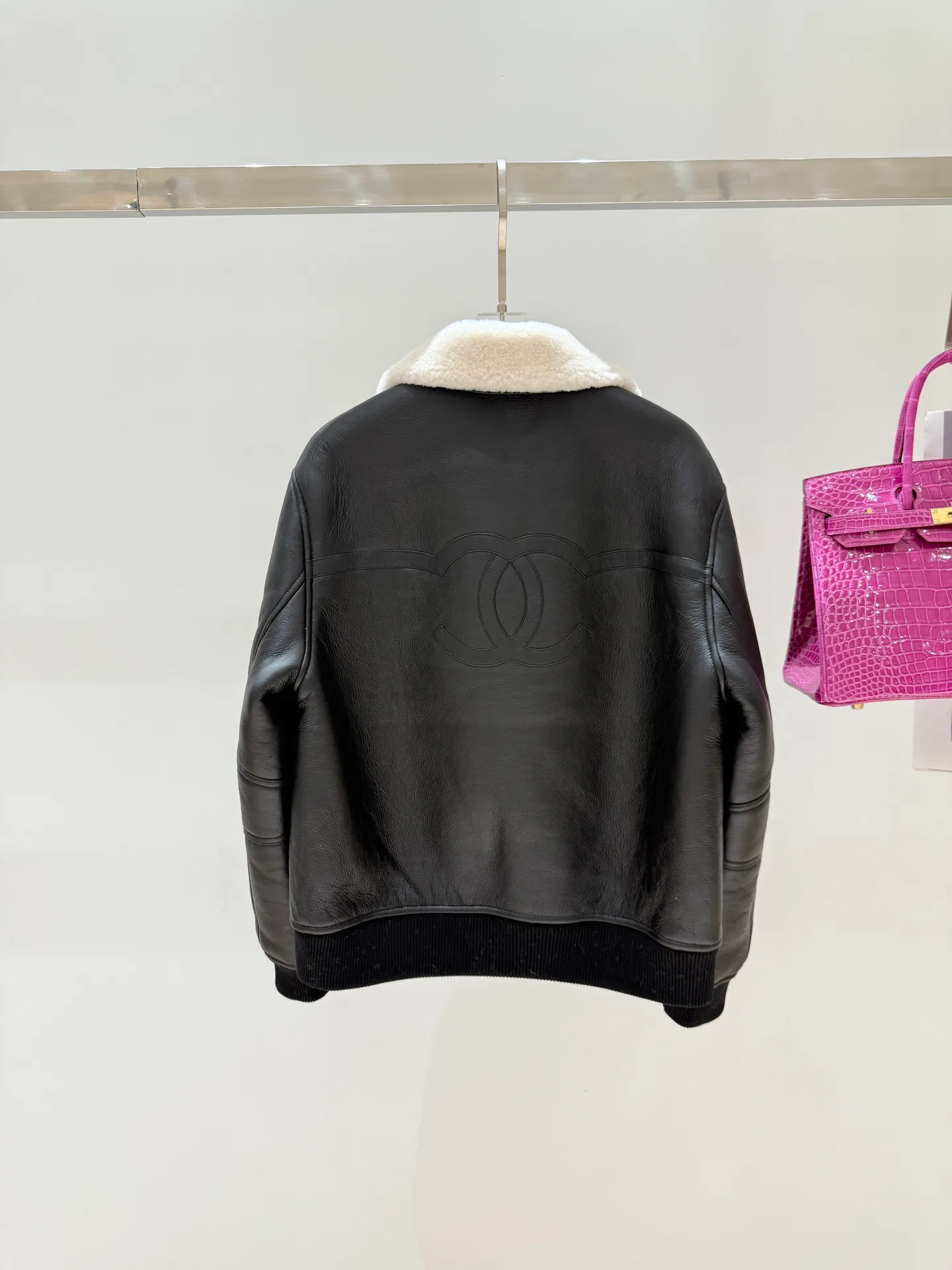 Кожаные Куртки И Дублёнки Женские Chanel 17943292