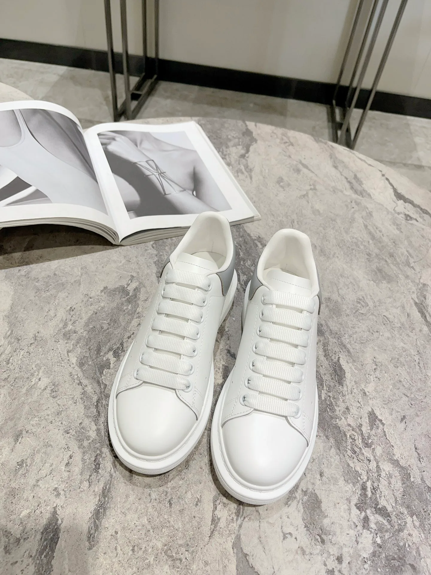 Кроссовки Женские Alexander Mcqueen 18373666