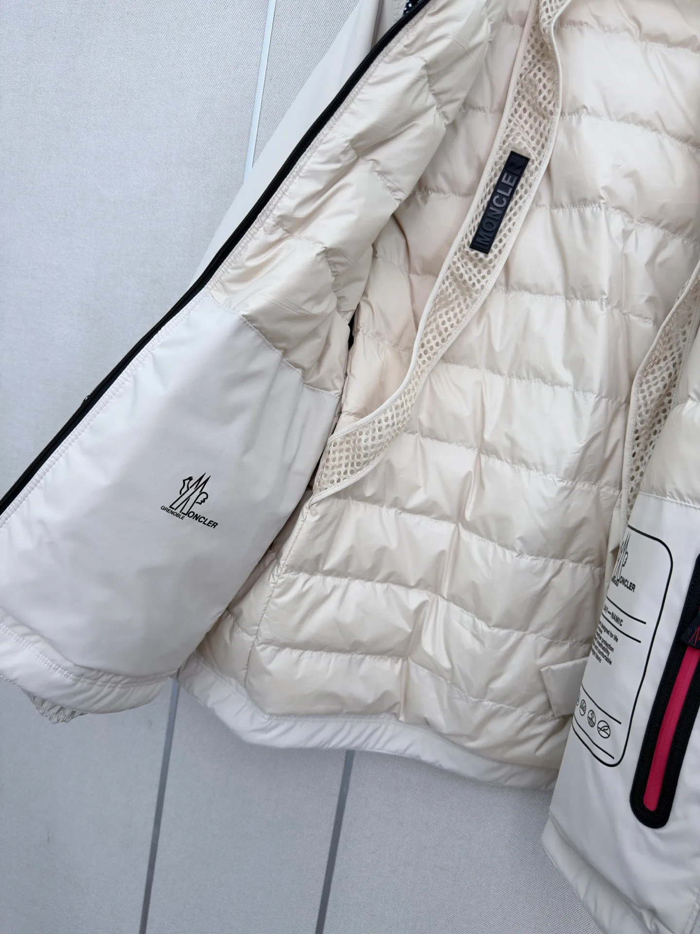 Куртки И Пуховики Женские Moncler 19555739