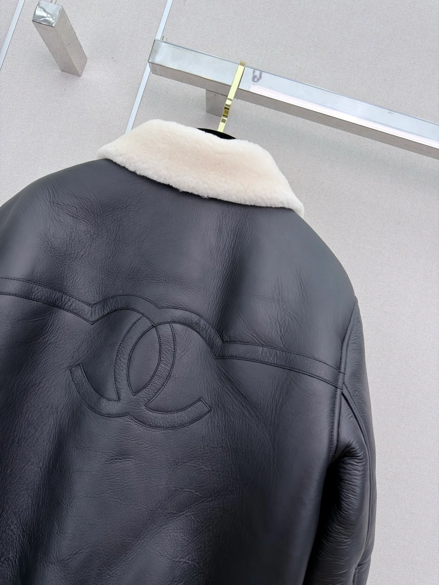 Кожаные Куртки И Дублёнки Женские Chanel 18138046