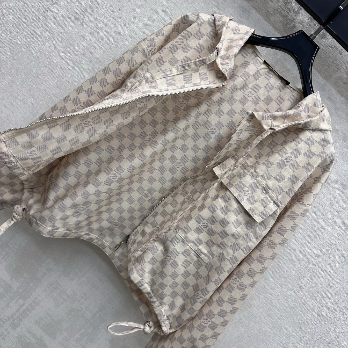 Куртки И Пуховики Женские Louis Vuitton 18228475