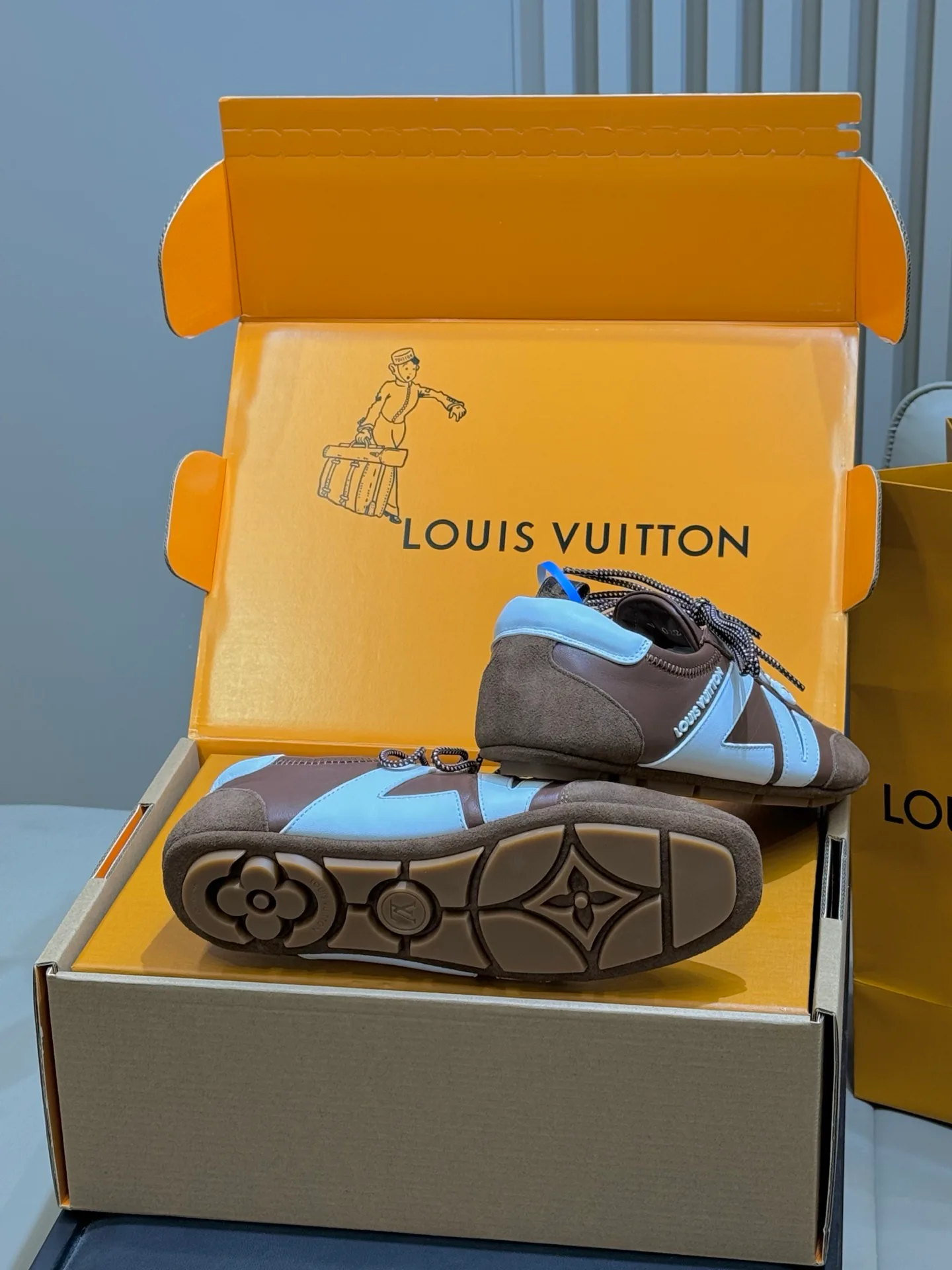 Кроссовки Женские Louis Vuitton 1280030