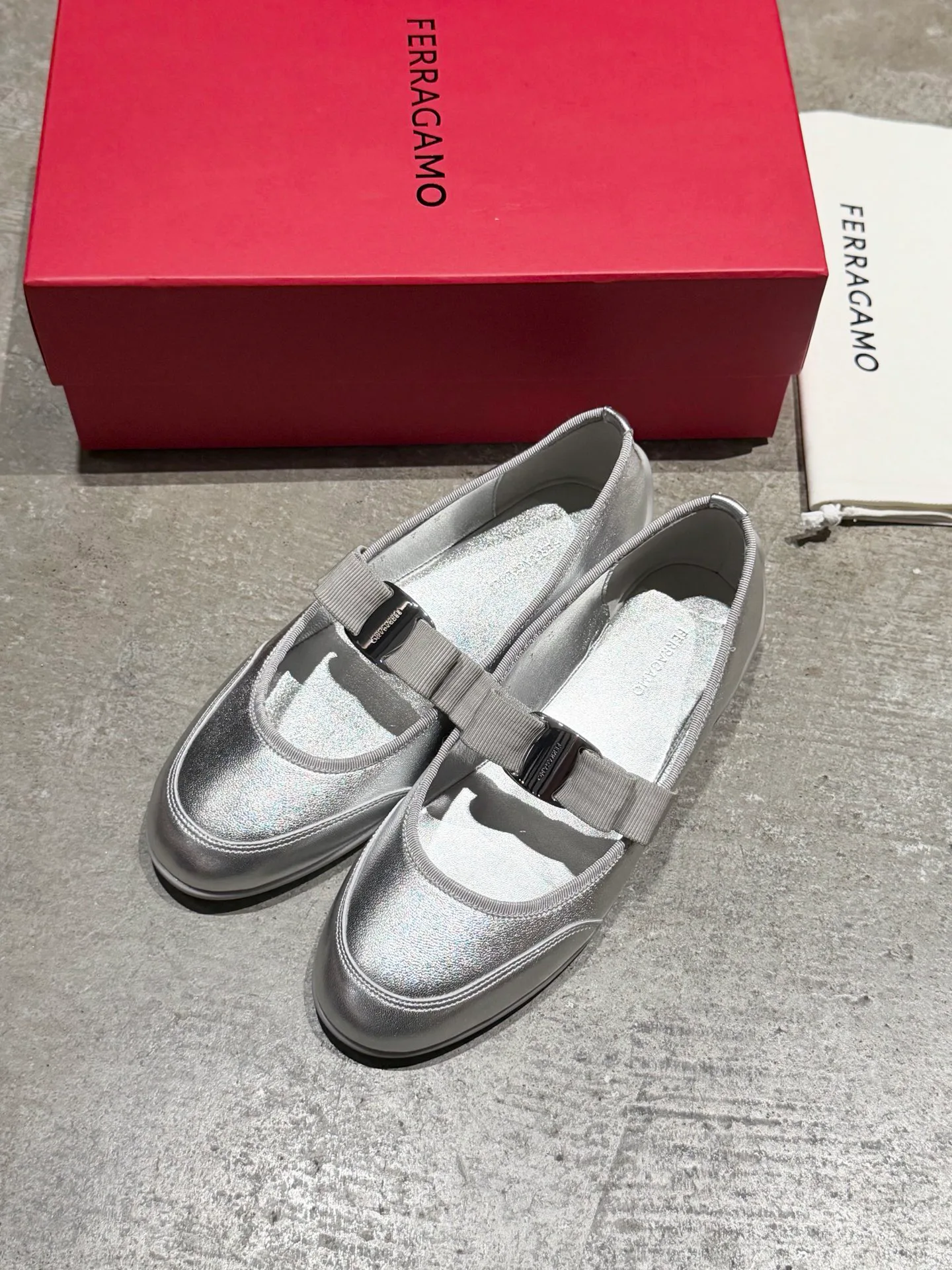 Балетки Женские Salvatore Ferragamo 18340755