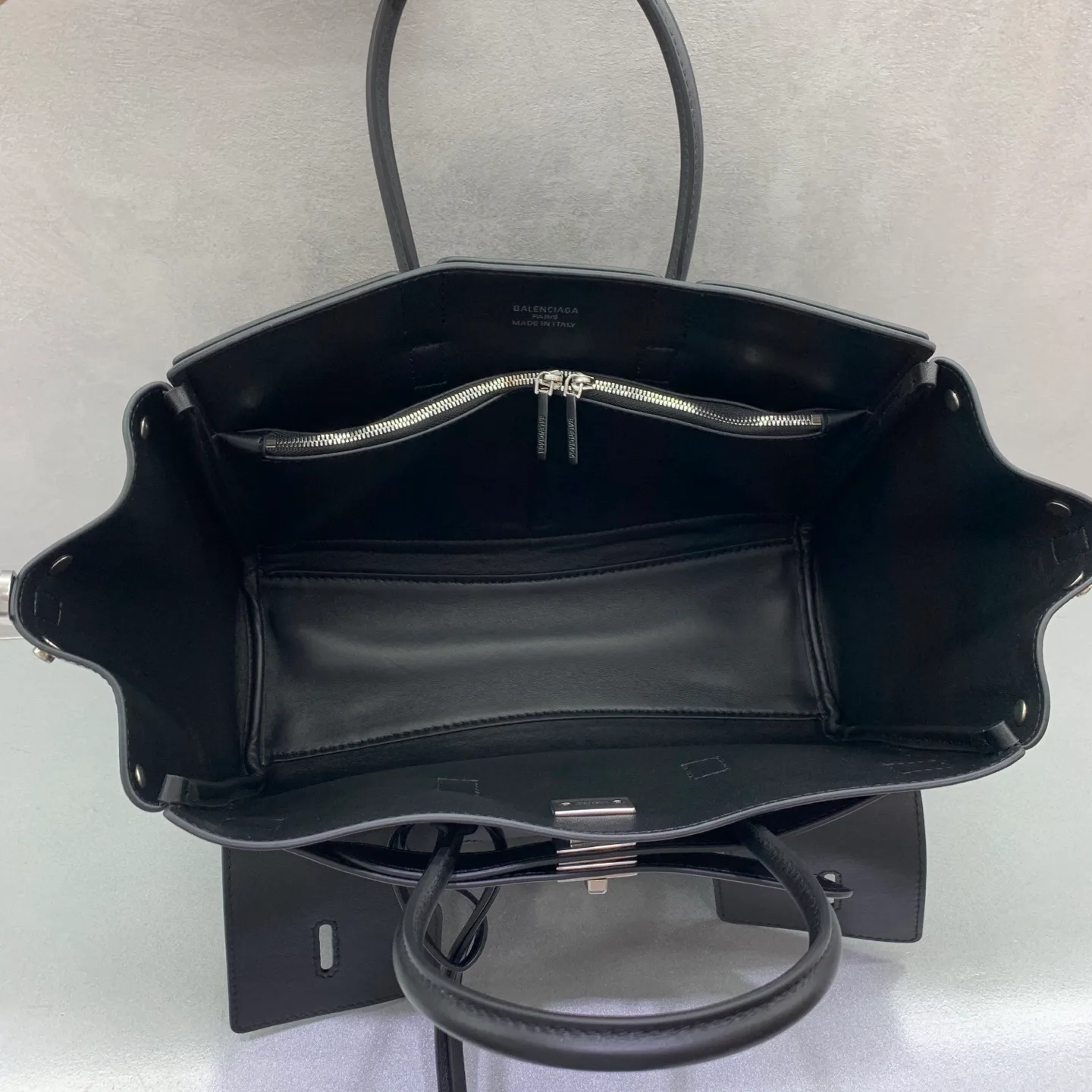 Классические Сумки Женские Balenciaga 18205722
