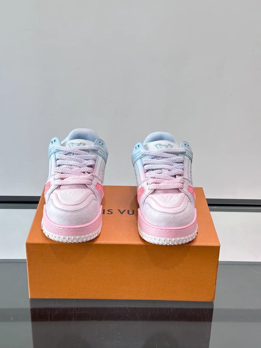 Кроссовки Женские Louis Vuitton 13541984