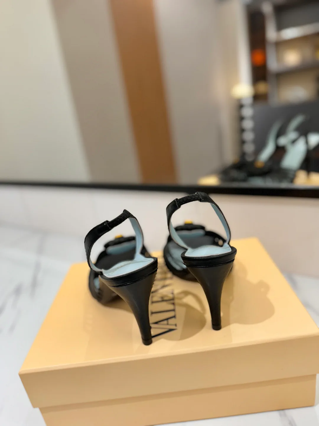 Босоножки Женские Valentino 10026781