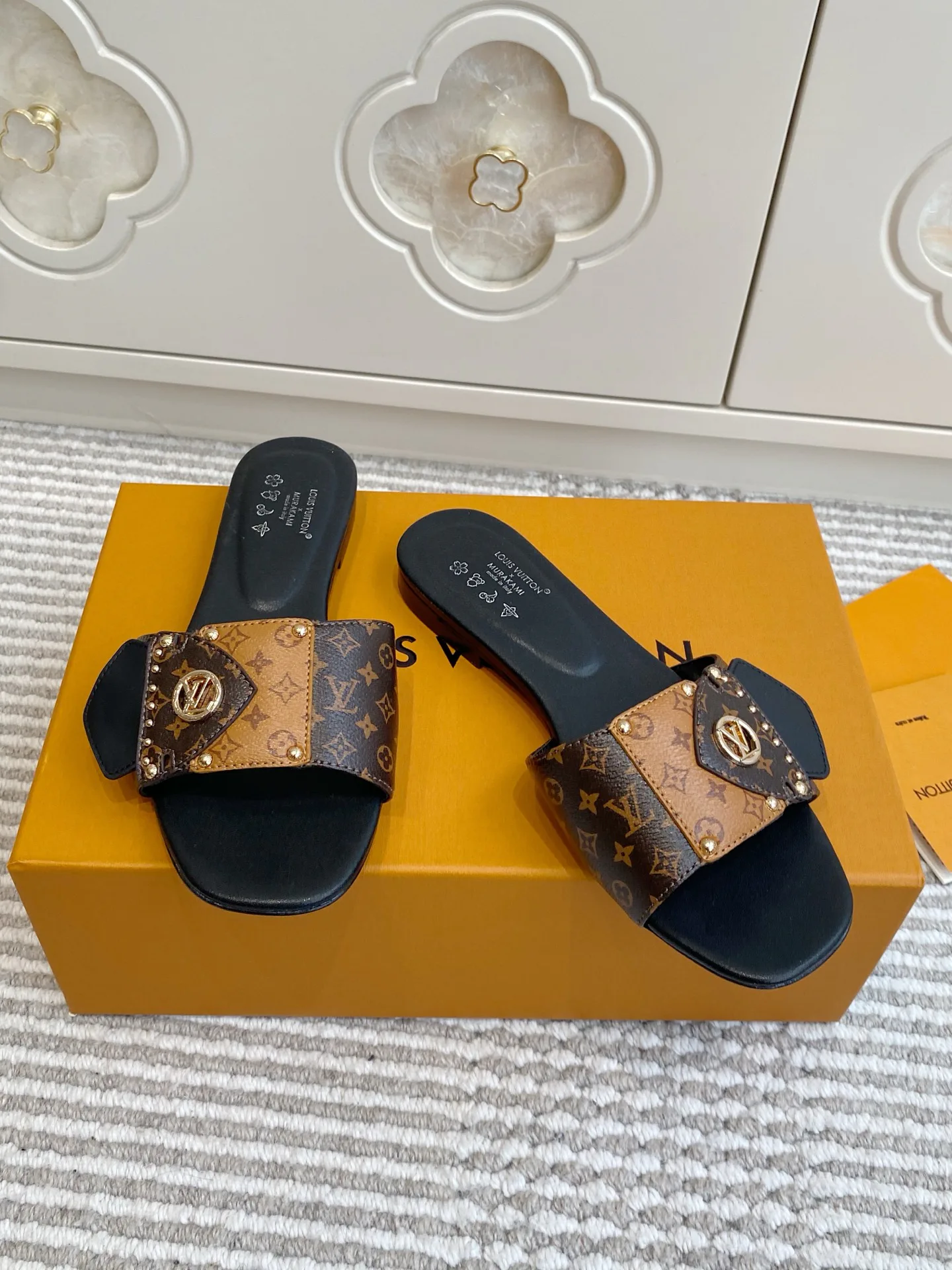 Шлепанцы Женские Louis Vuitton 12779834
