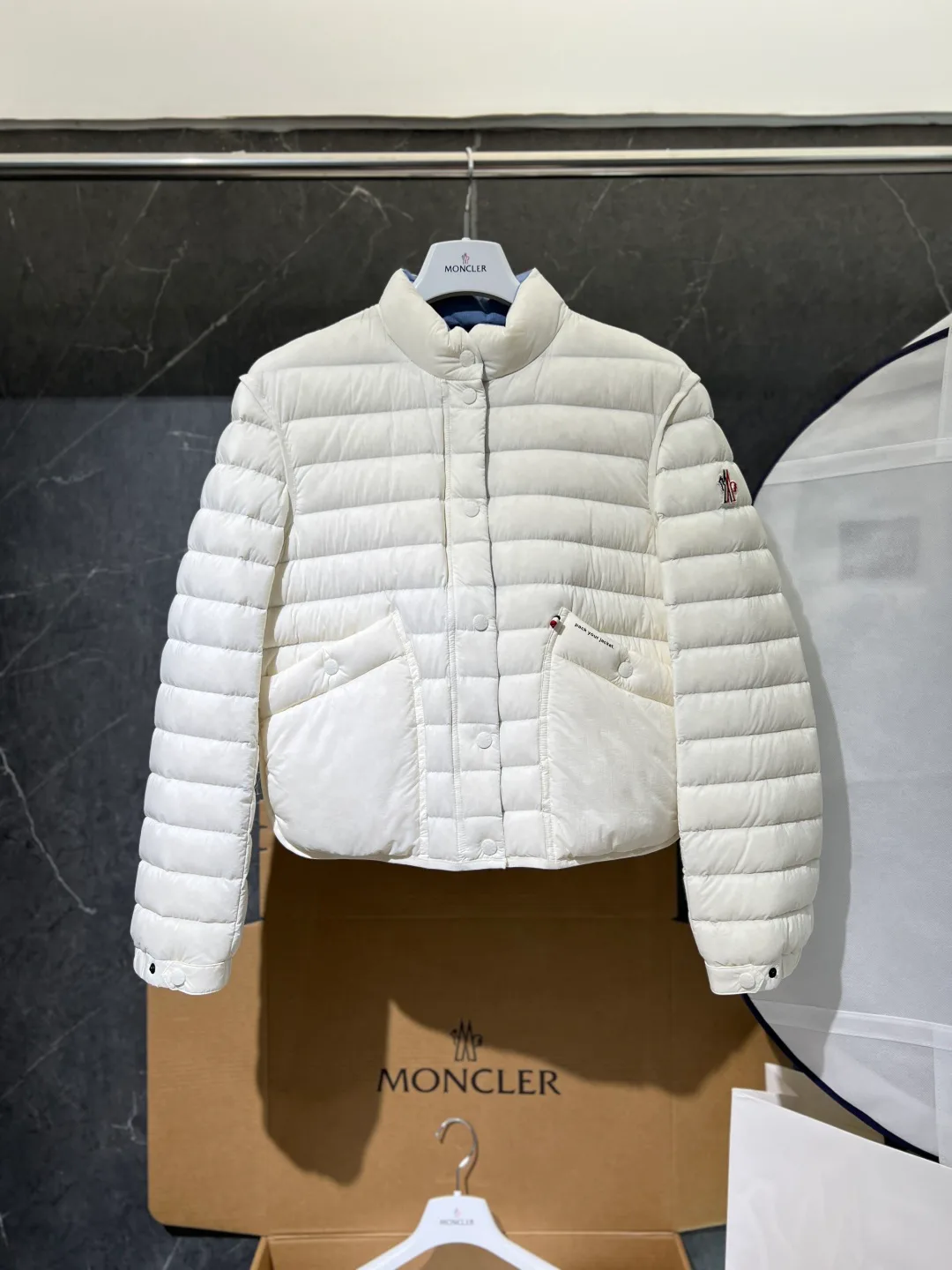 Куртки И Пуховики Женские Moncler 19725228