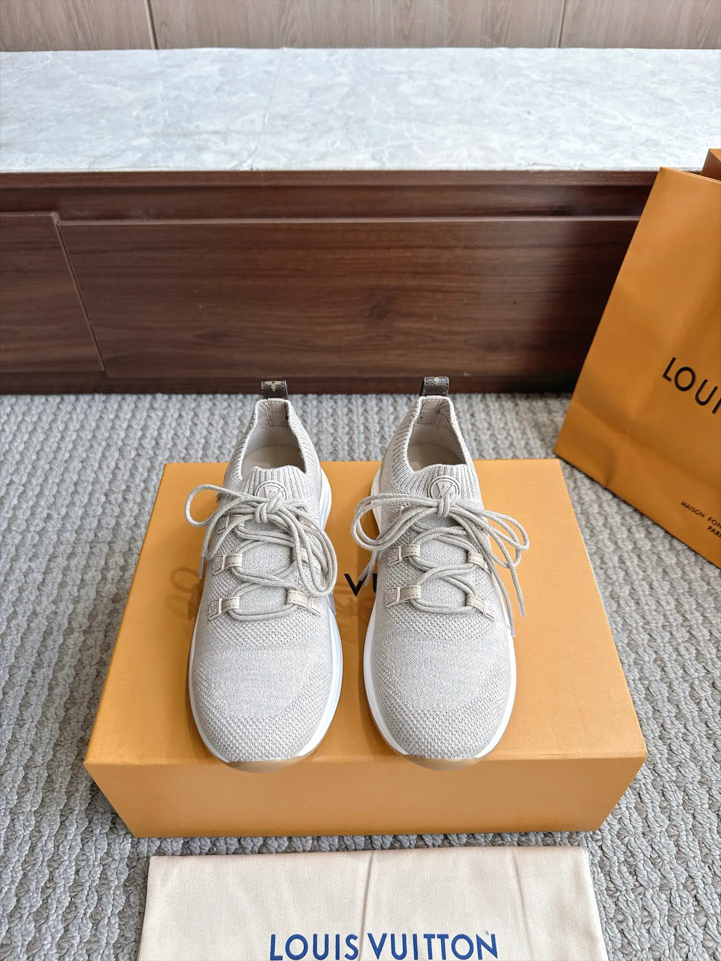 Кроссовки Женские Louis Vuitton 18333242