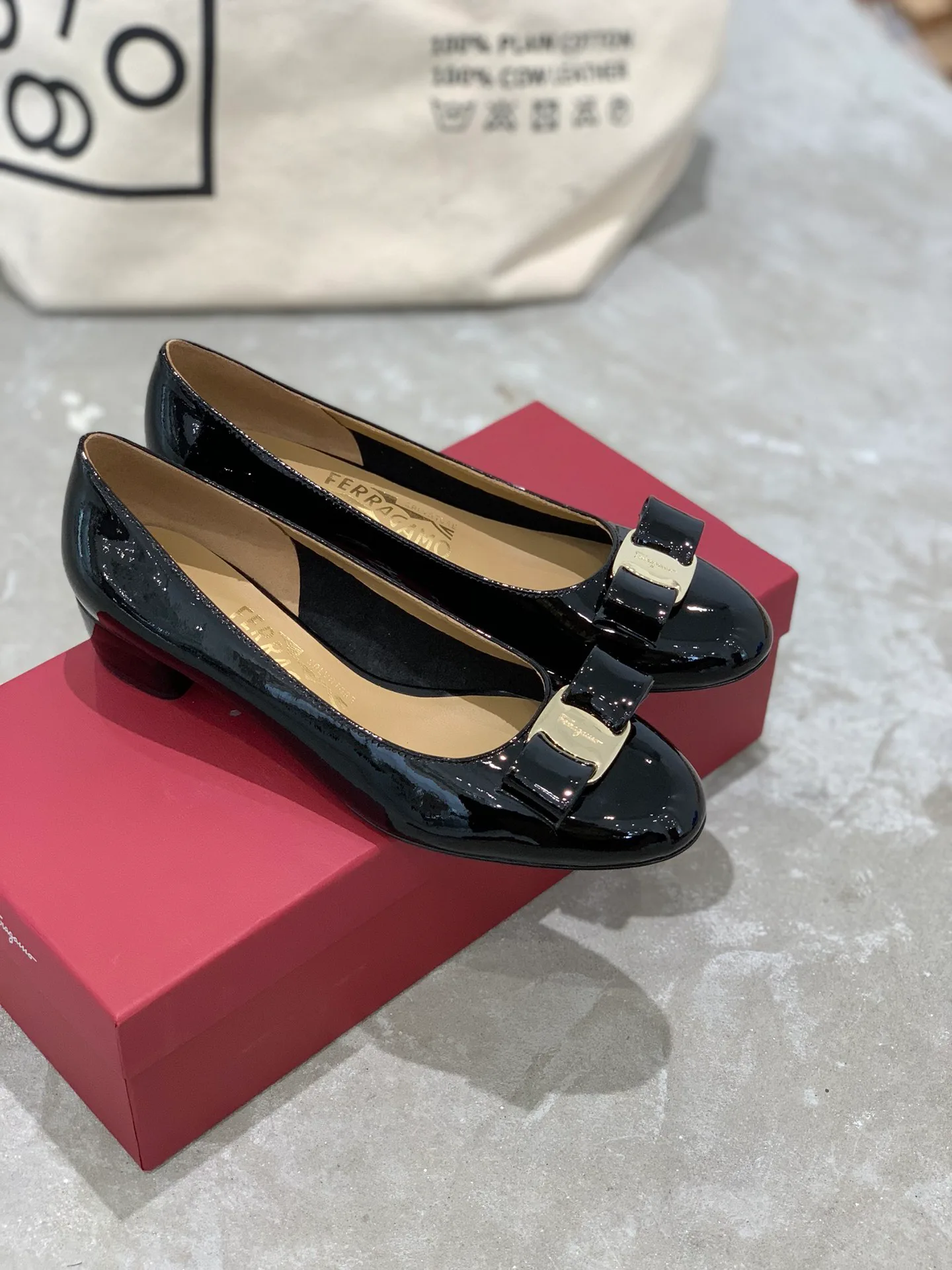 Туфли Женские Salvatore Ferragamo 18340709