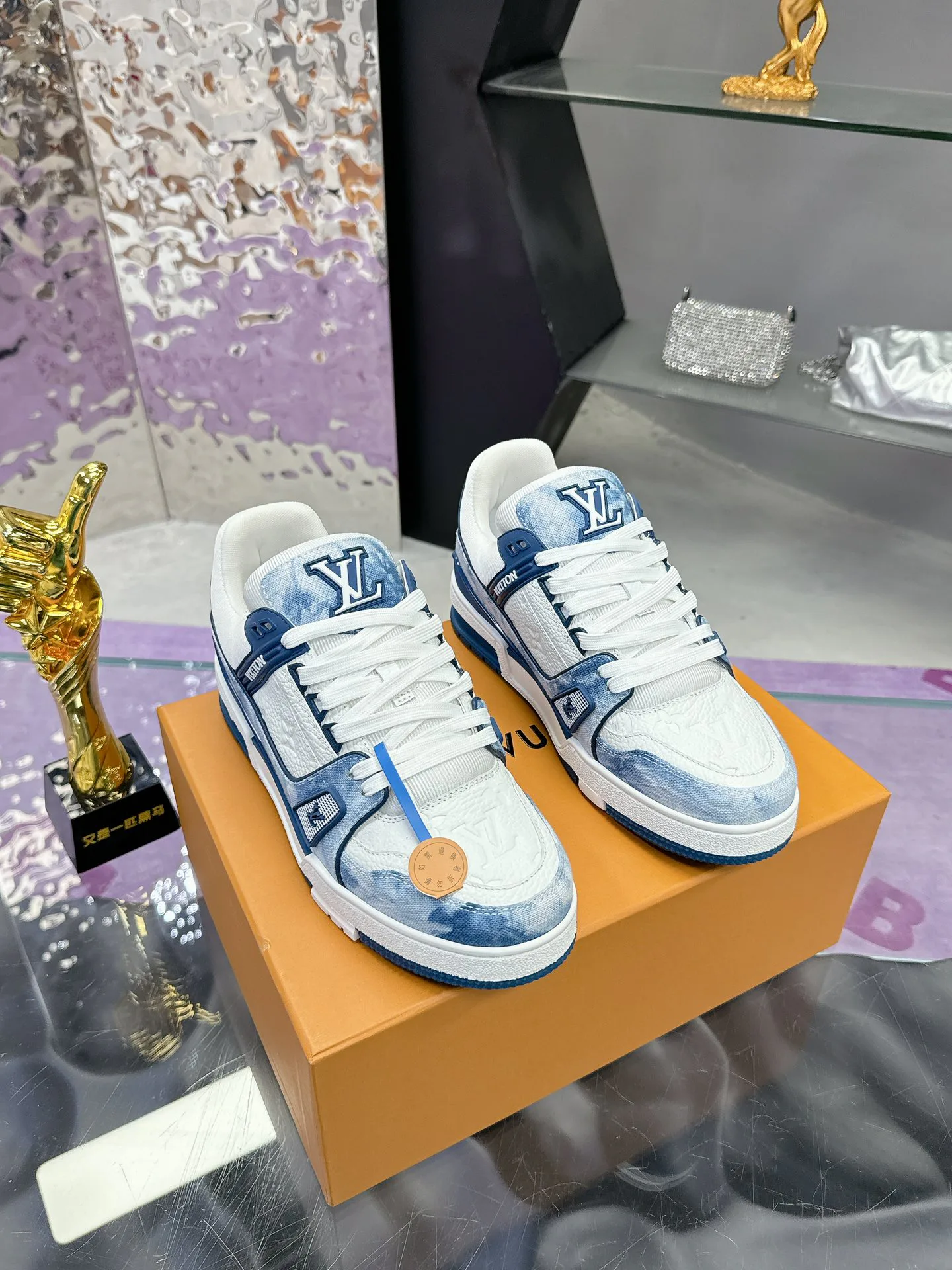 Кроссовки Женские Louis Vuitton 17530409