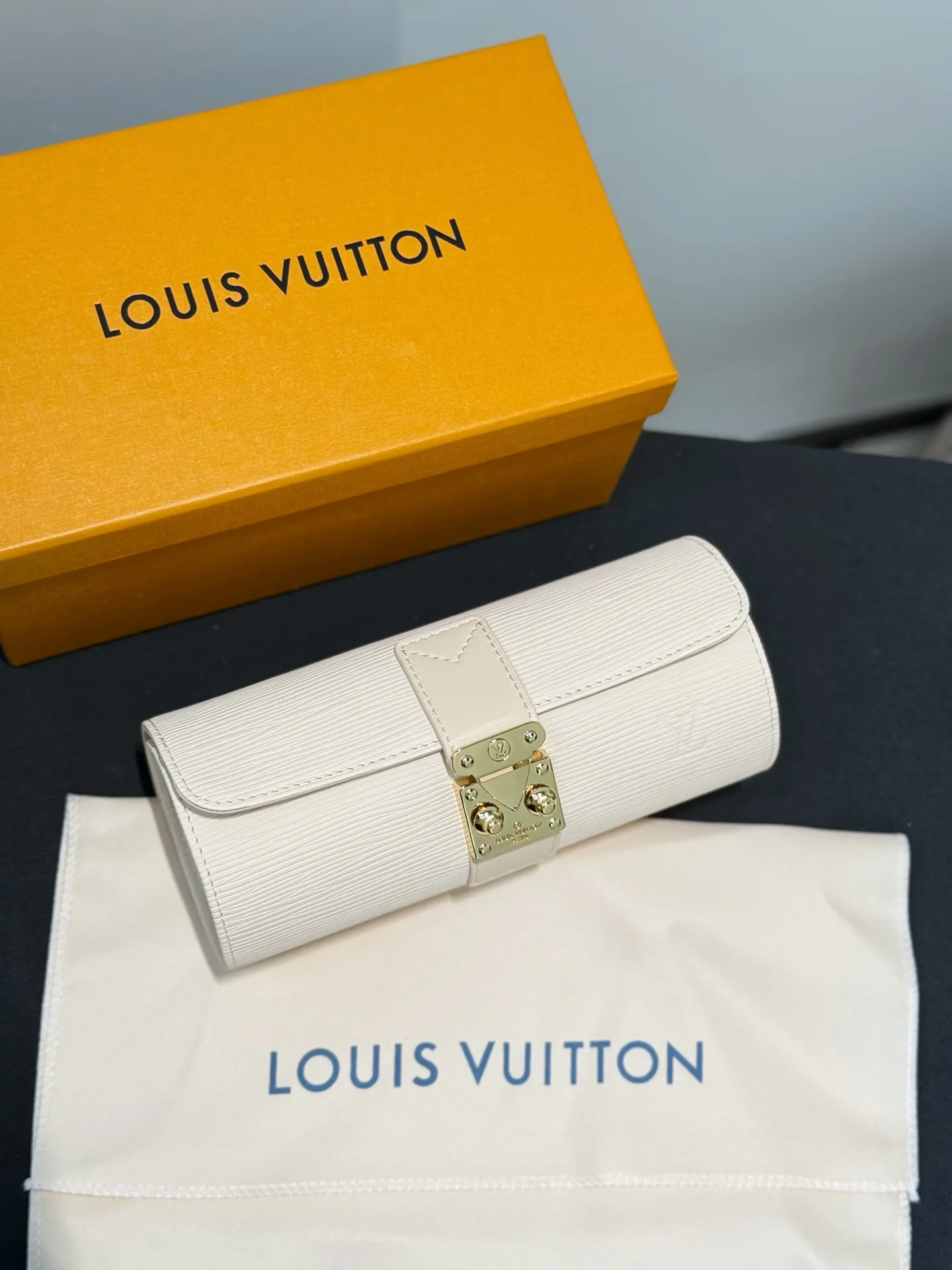 Текстиль Louis Vuitton 1383243