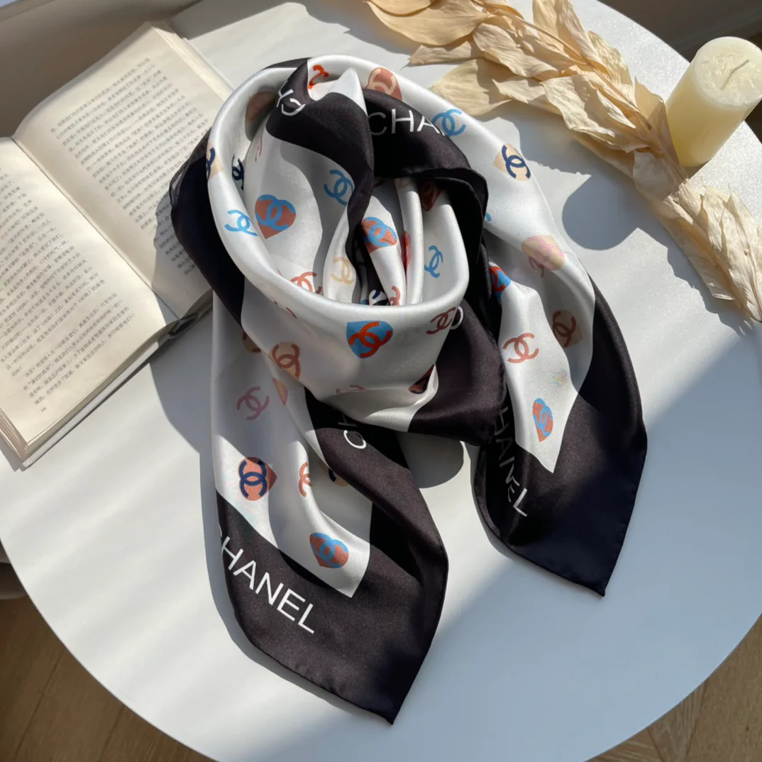 Платки Chanel 13351570