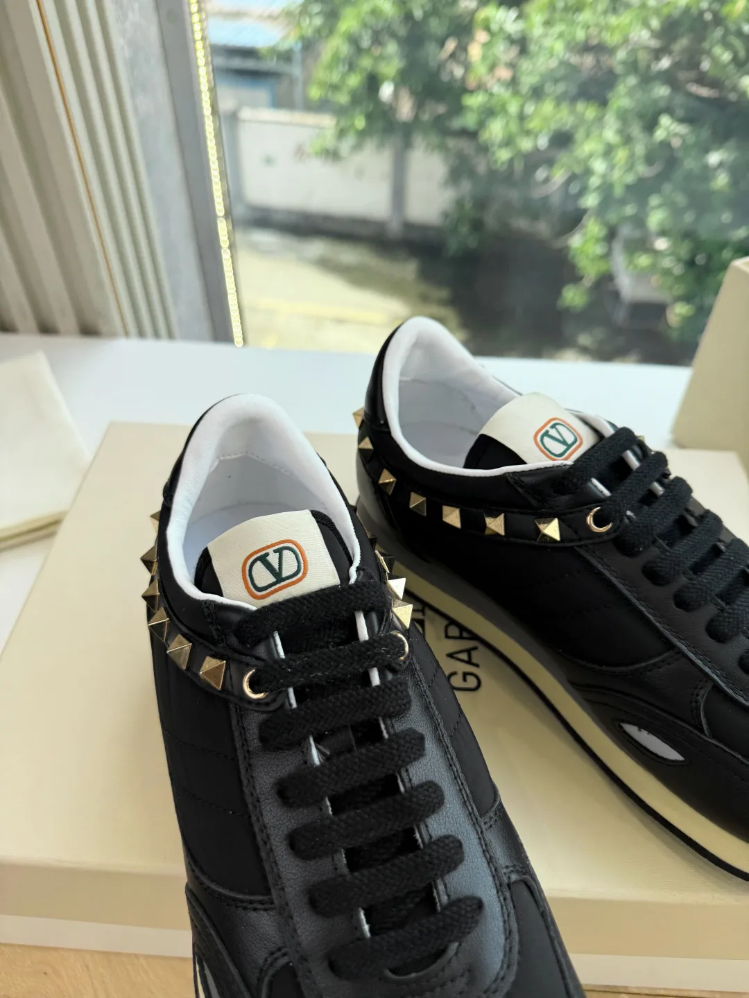 Кроссовки Женские Valentino 18053445
