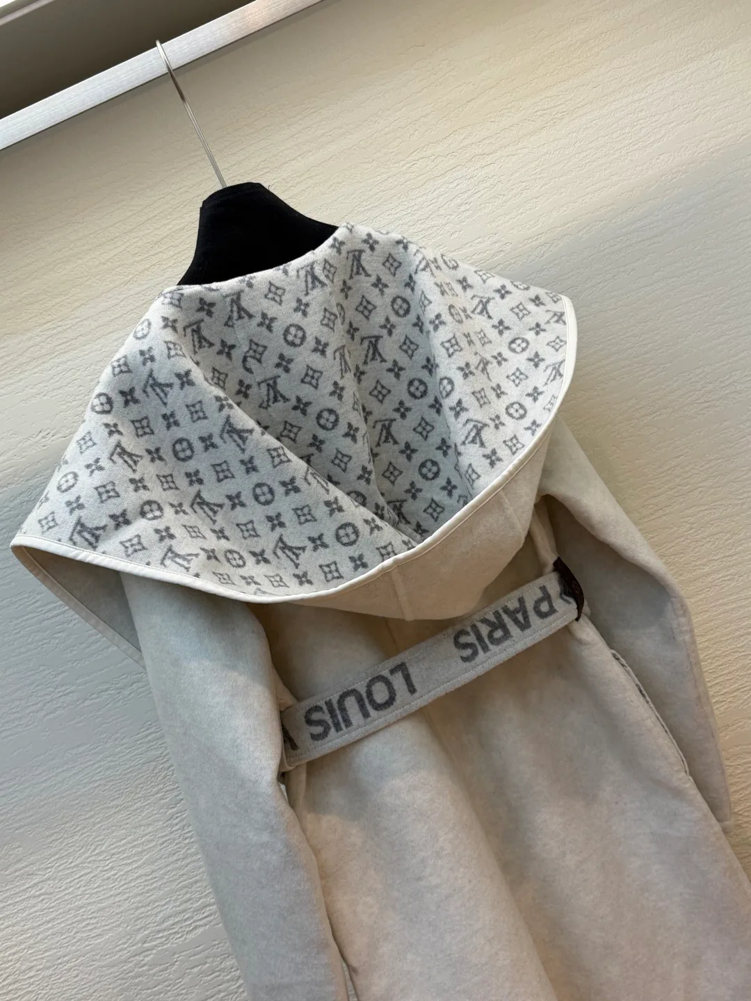 Пальто Женские Louis Vuitton 18714398