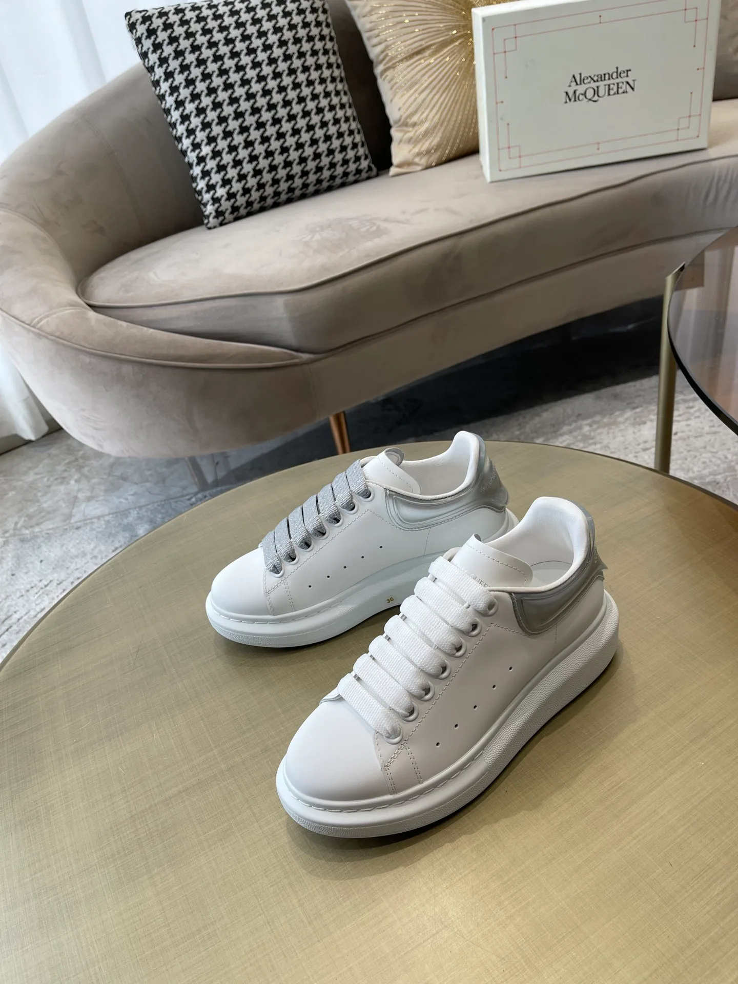 Кроссовки Женские Alexander Mcqueen 18737