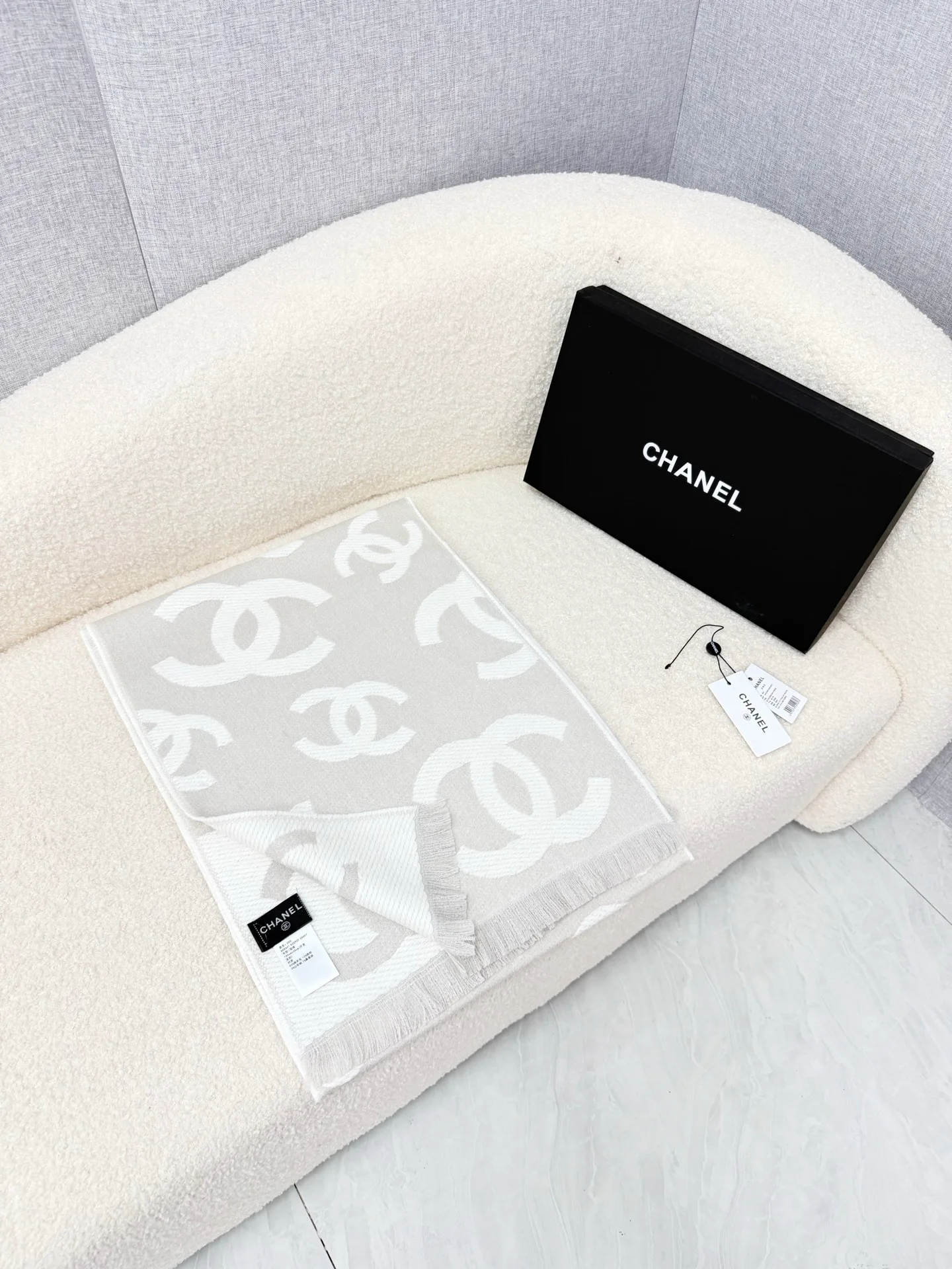 Шарфы Chanel 18675461